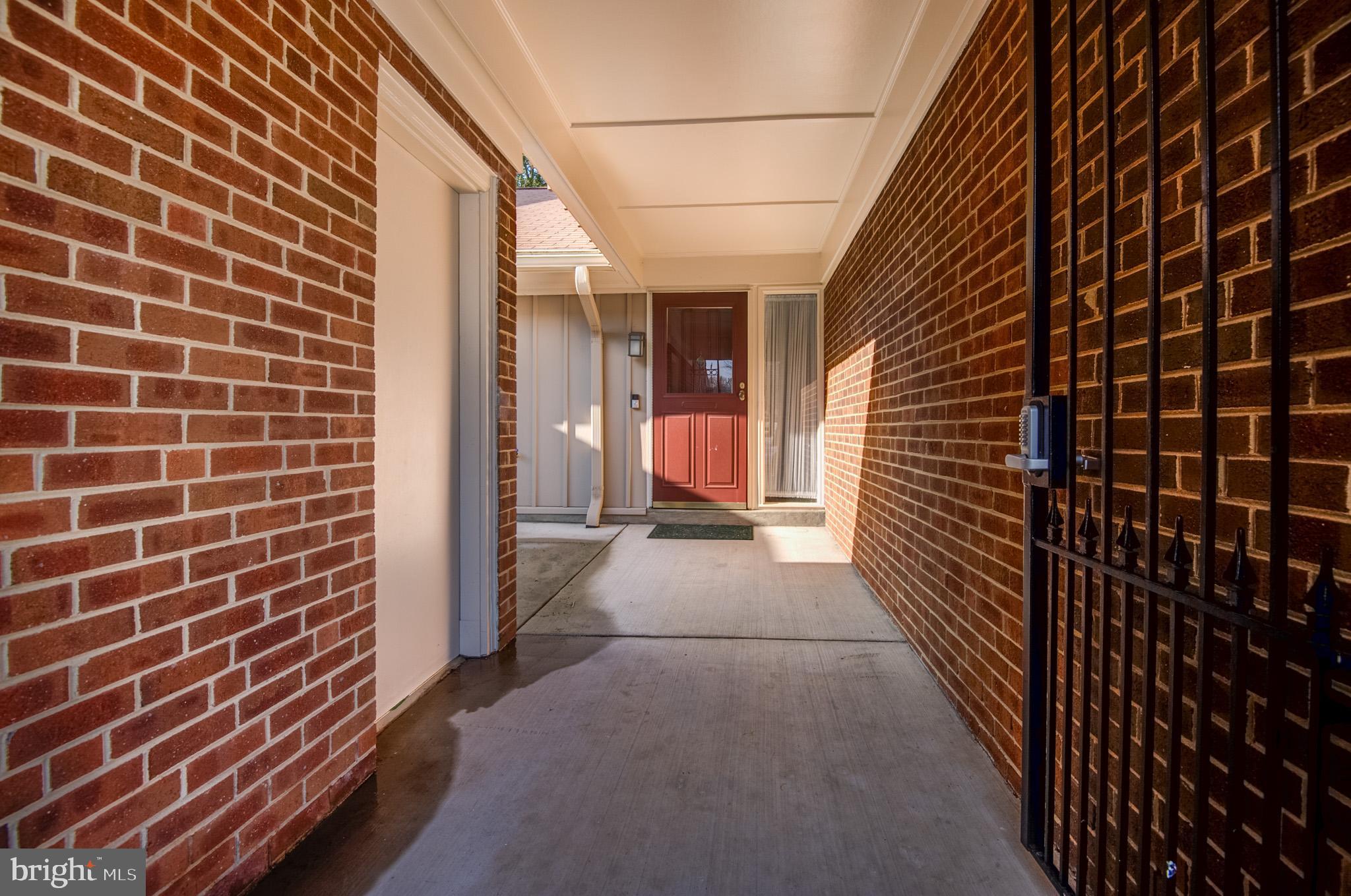 OAKTON MANOR - Residential