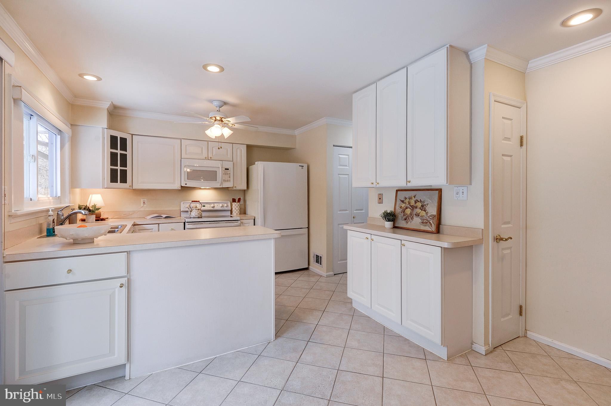 OAKTON MANOR - Residential