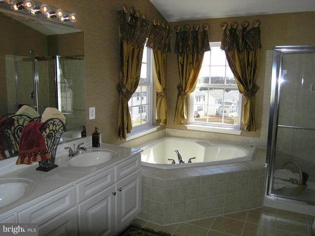 THE FALLS AT LEE'S PARKE - Residential Lease