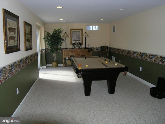 THE FALLS AT LEE'S PARKE - Residential Lease