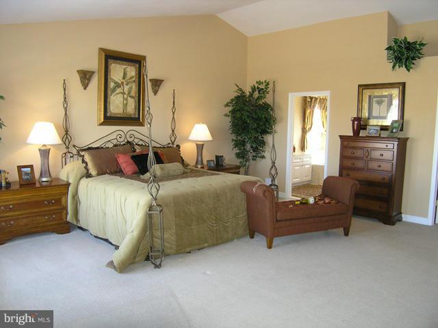 THE FALLS AT LEE'S PARKE - Residential Lease