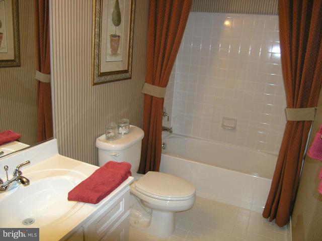 THE FALLS AT LEE'S PARKE - Residential Lease