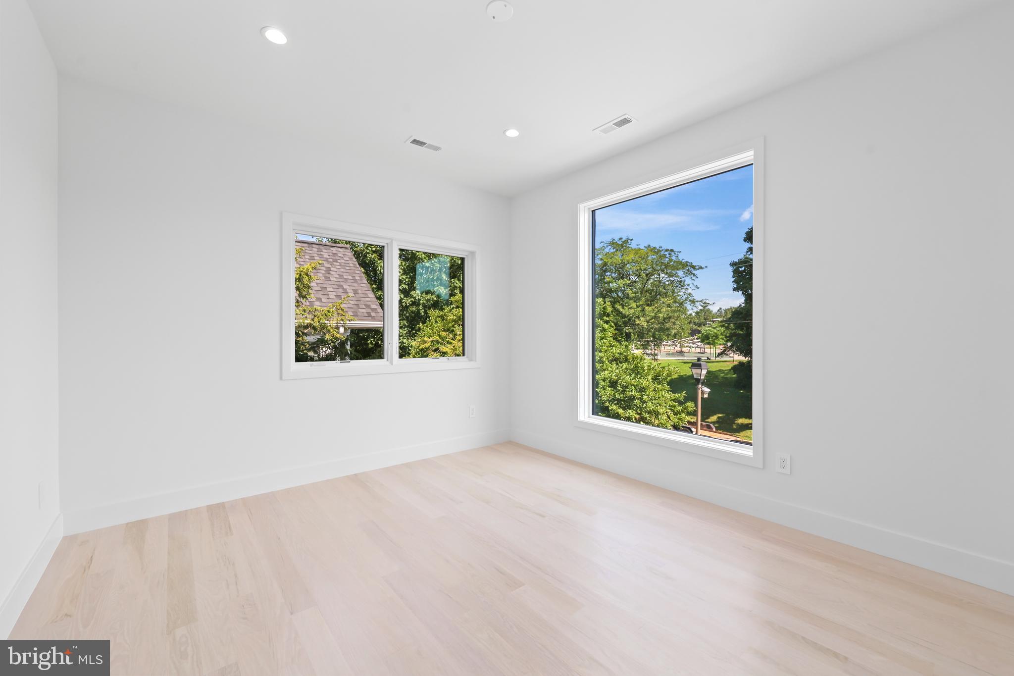 ARLINGTON FOREST - Residential