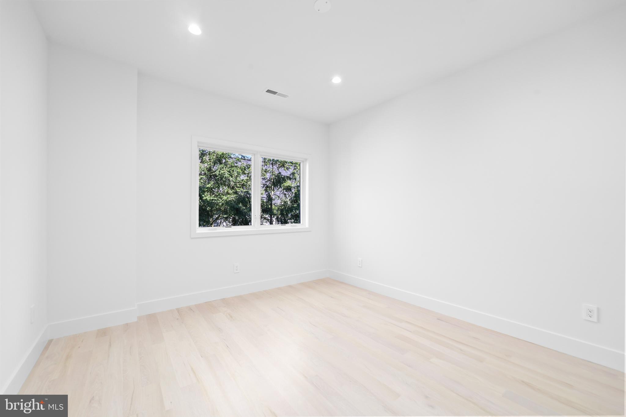 ARLINGTON FOREST - Residential