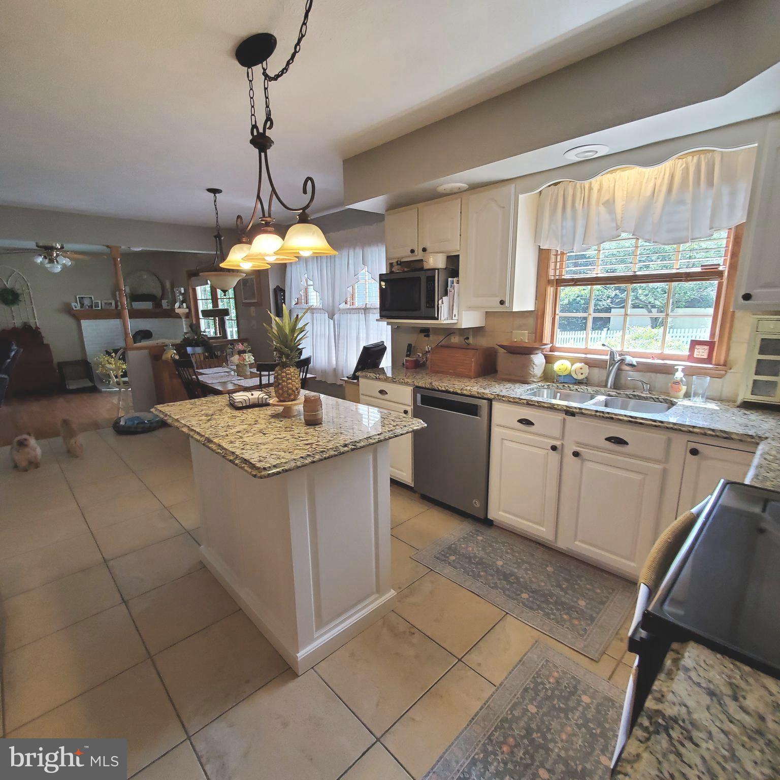 EVERMAY MANOR - Residential