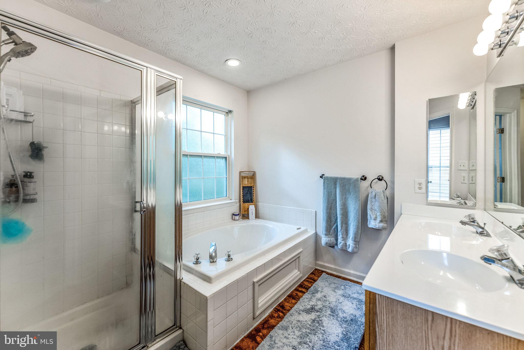 CARRIAGE PINES/LAKE VILL - Residential