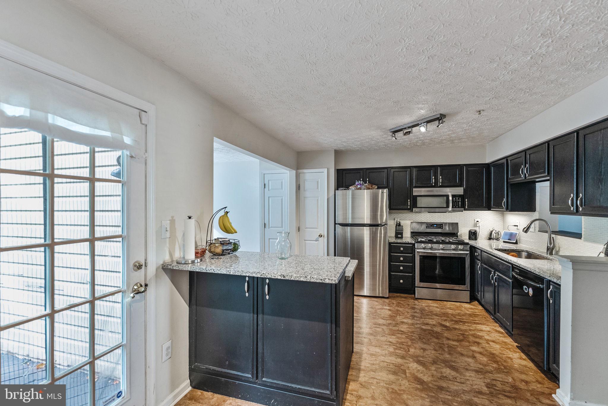 CARRIAGE PINES/LAKE VILL - Residential