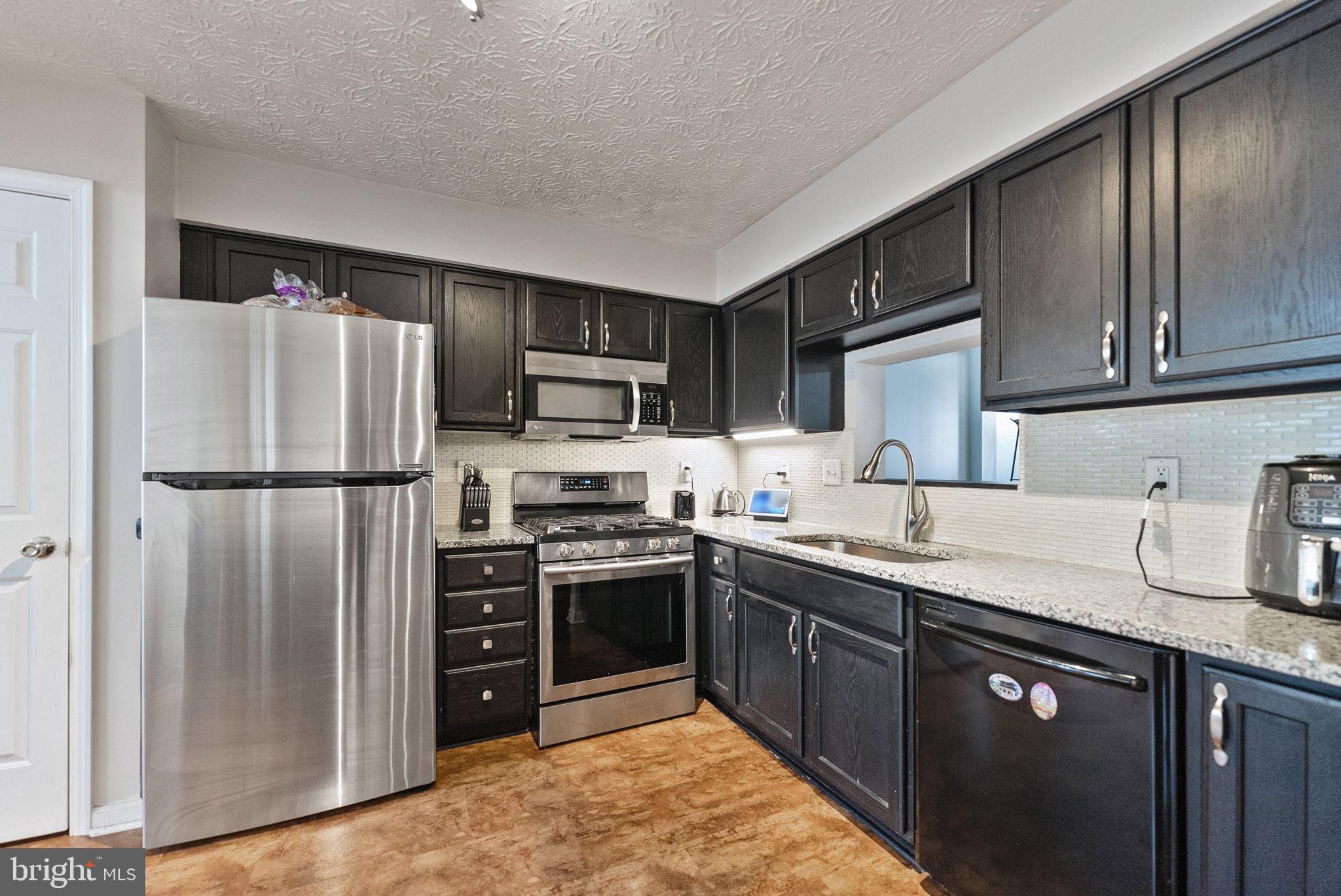 CARRIAGE PINES/LAKE VILL - Residential