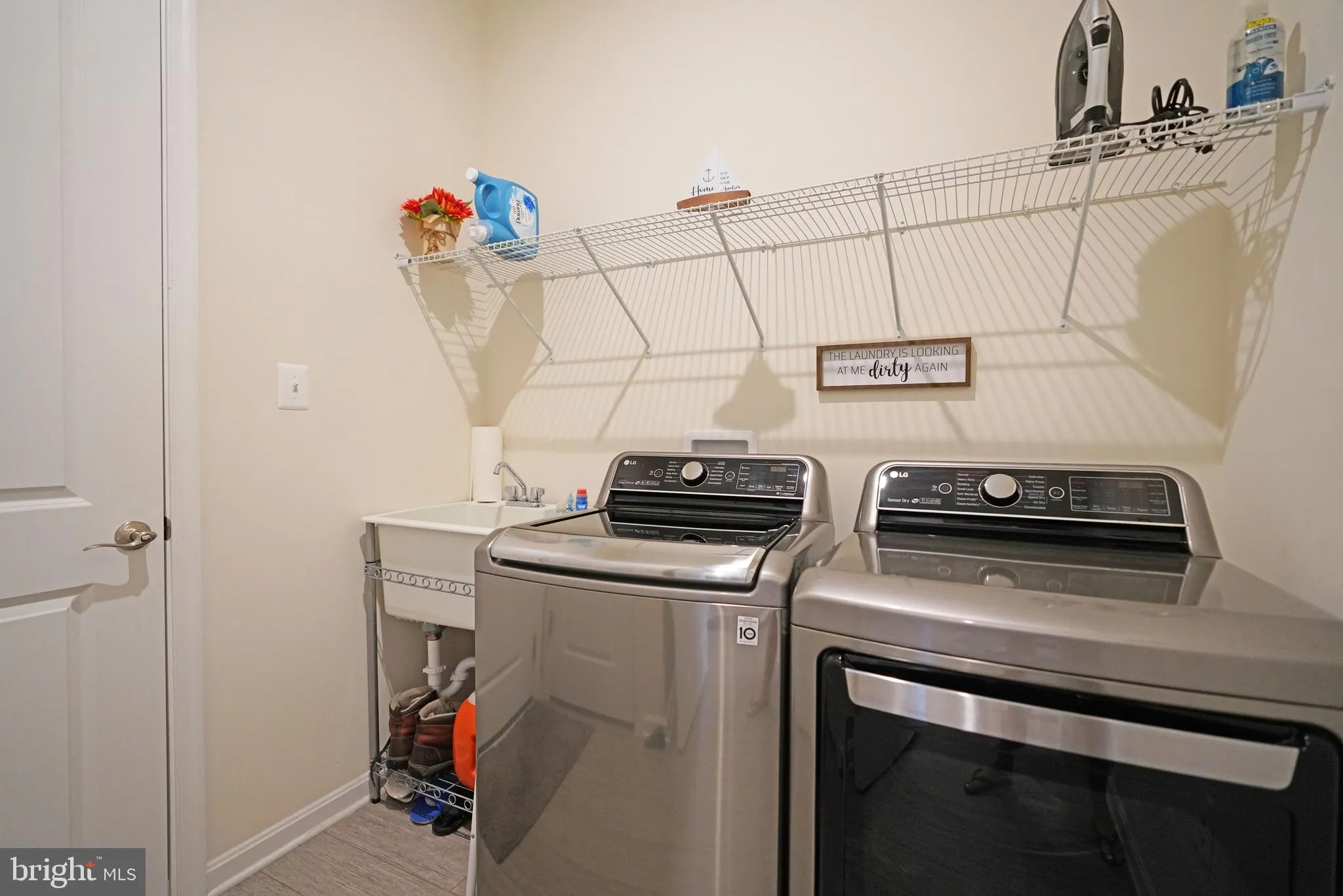 Lewes, Delaware 19958, United States, 5 Bedrooms Bedrooms, ,4 BathroomsBathrooms,Residential,Pending,43793