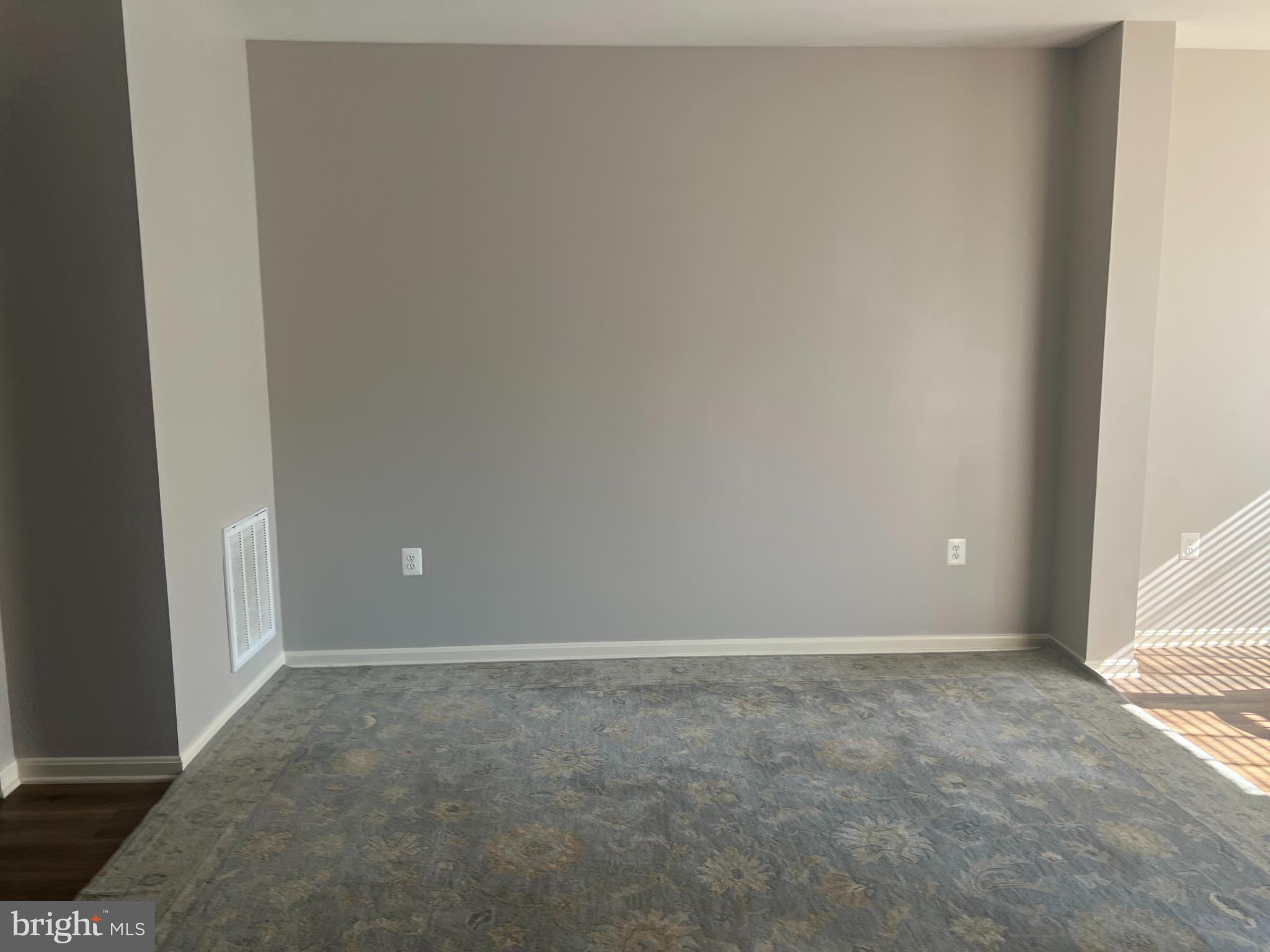 COLONIAL HILLS - Residential