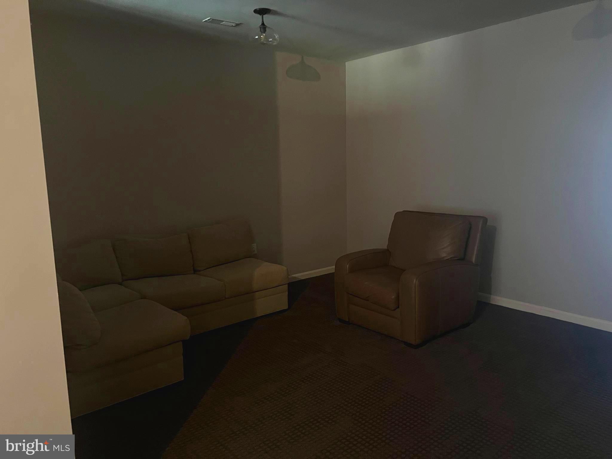 COLONIAL HILLS - Residential