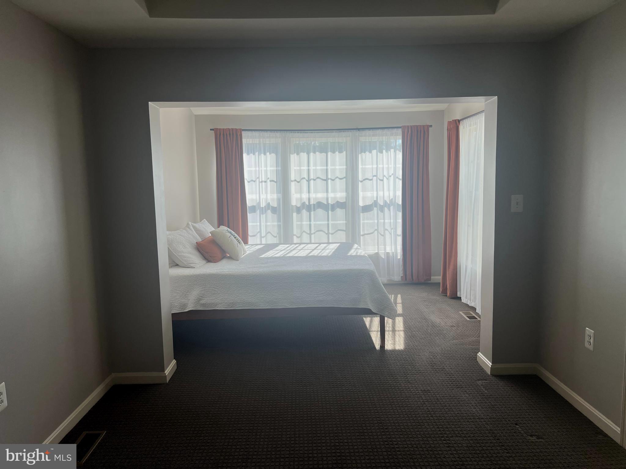 COLONIAL HILLS - Residential