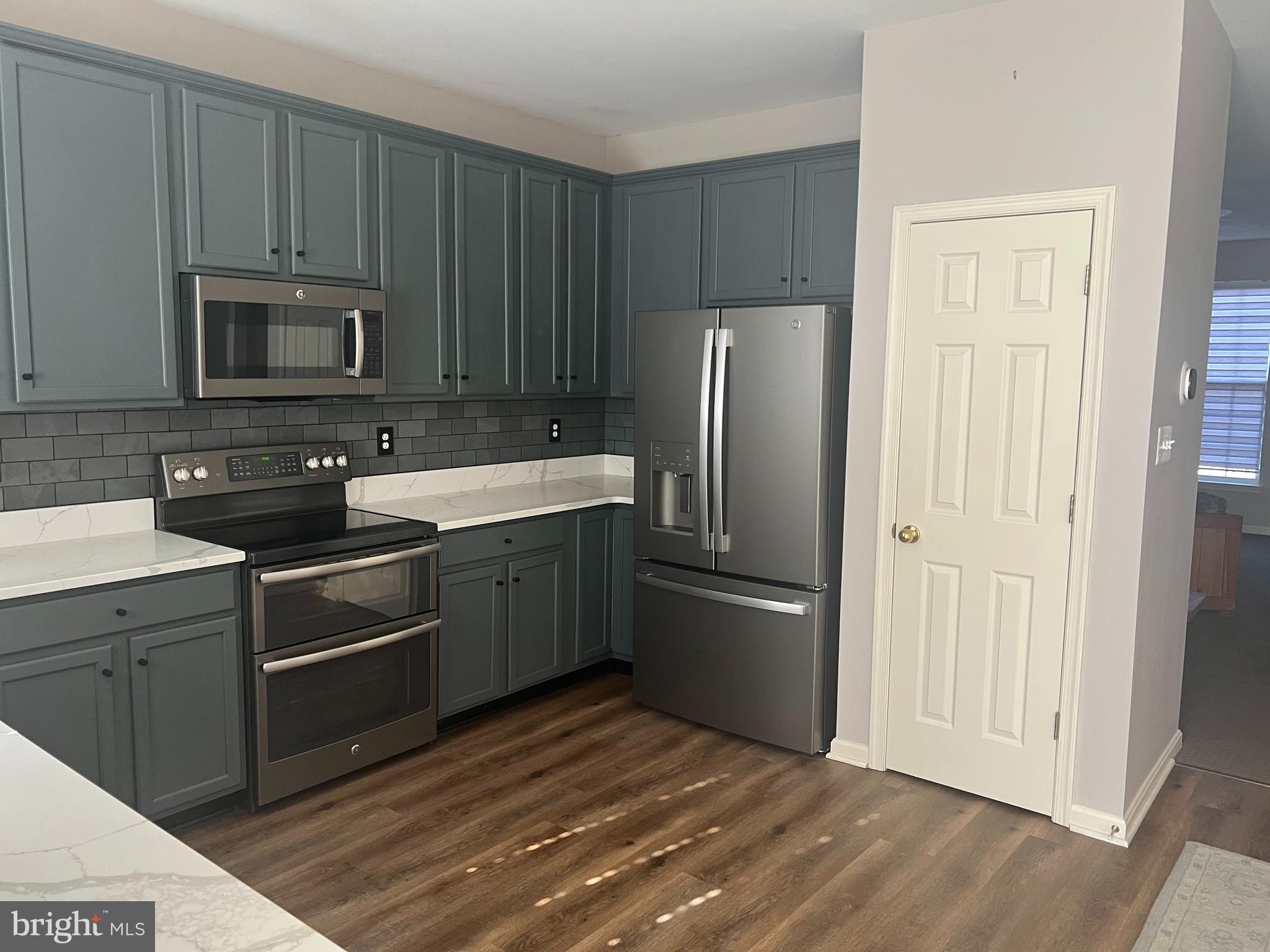 COLONIAL HILLS - Residential