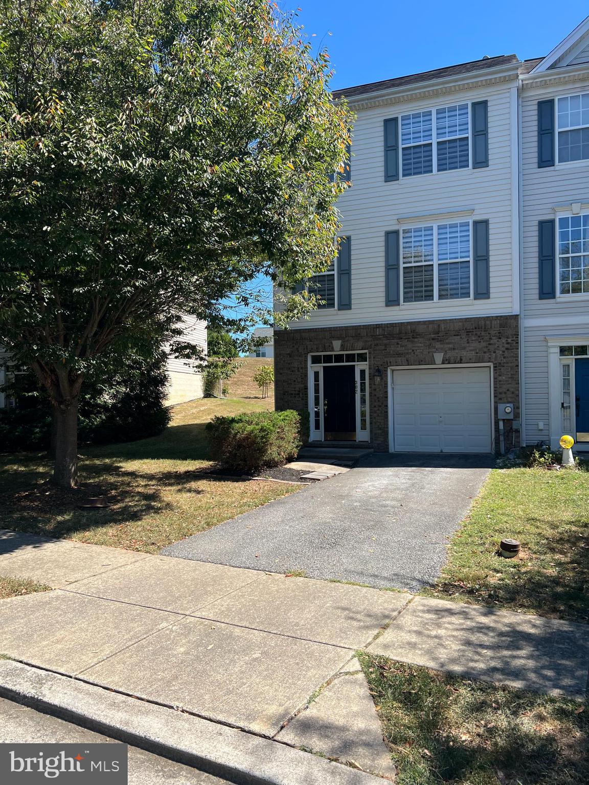 COLONIAL HILLS - Residential