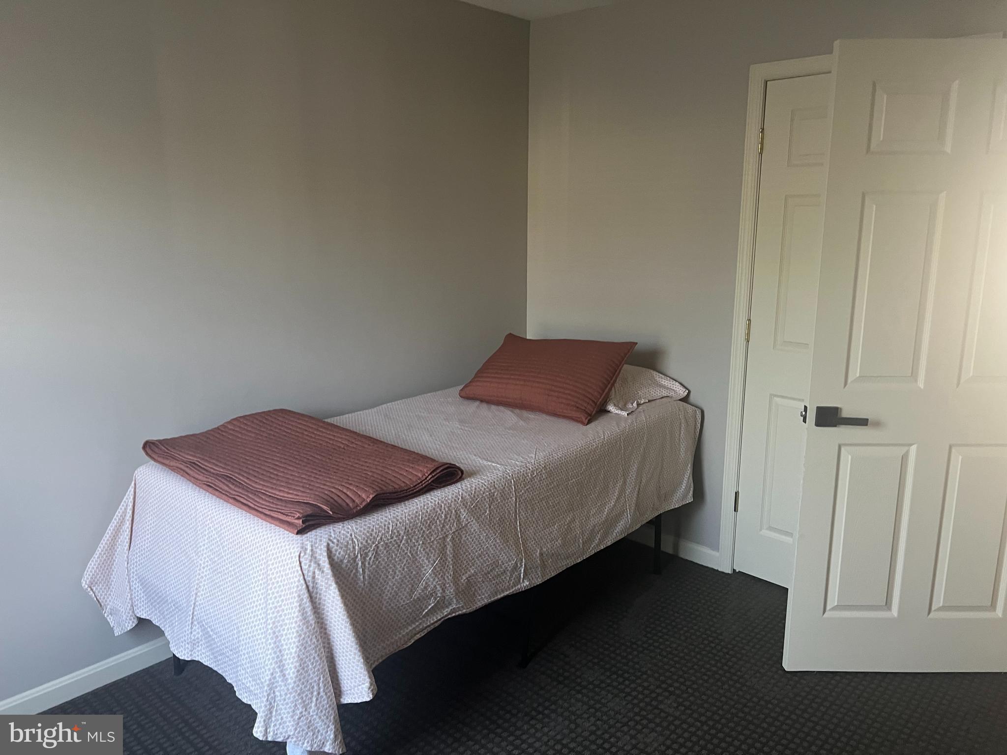 COLONIAL HILLS - Residential