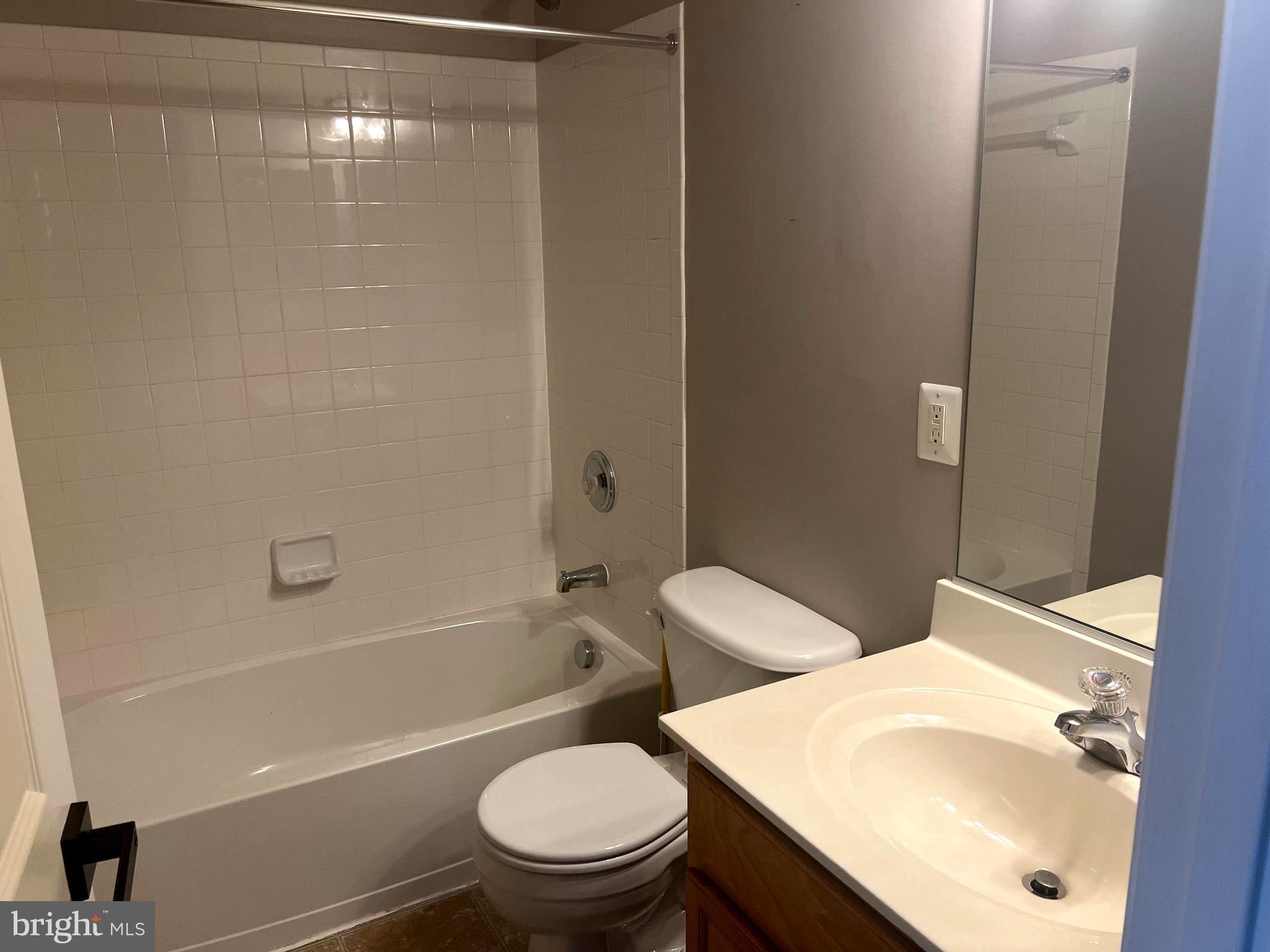 COLONIAL HILLS - Residential