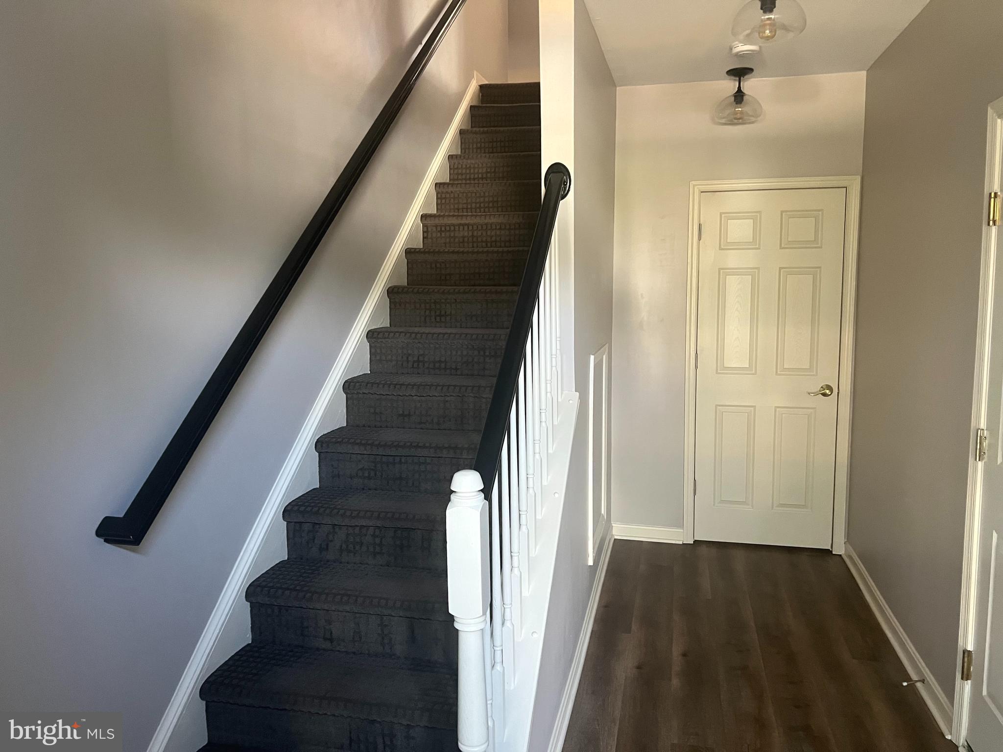 COLONIAL HILLS - Residential