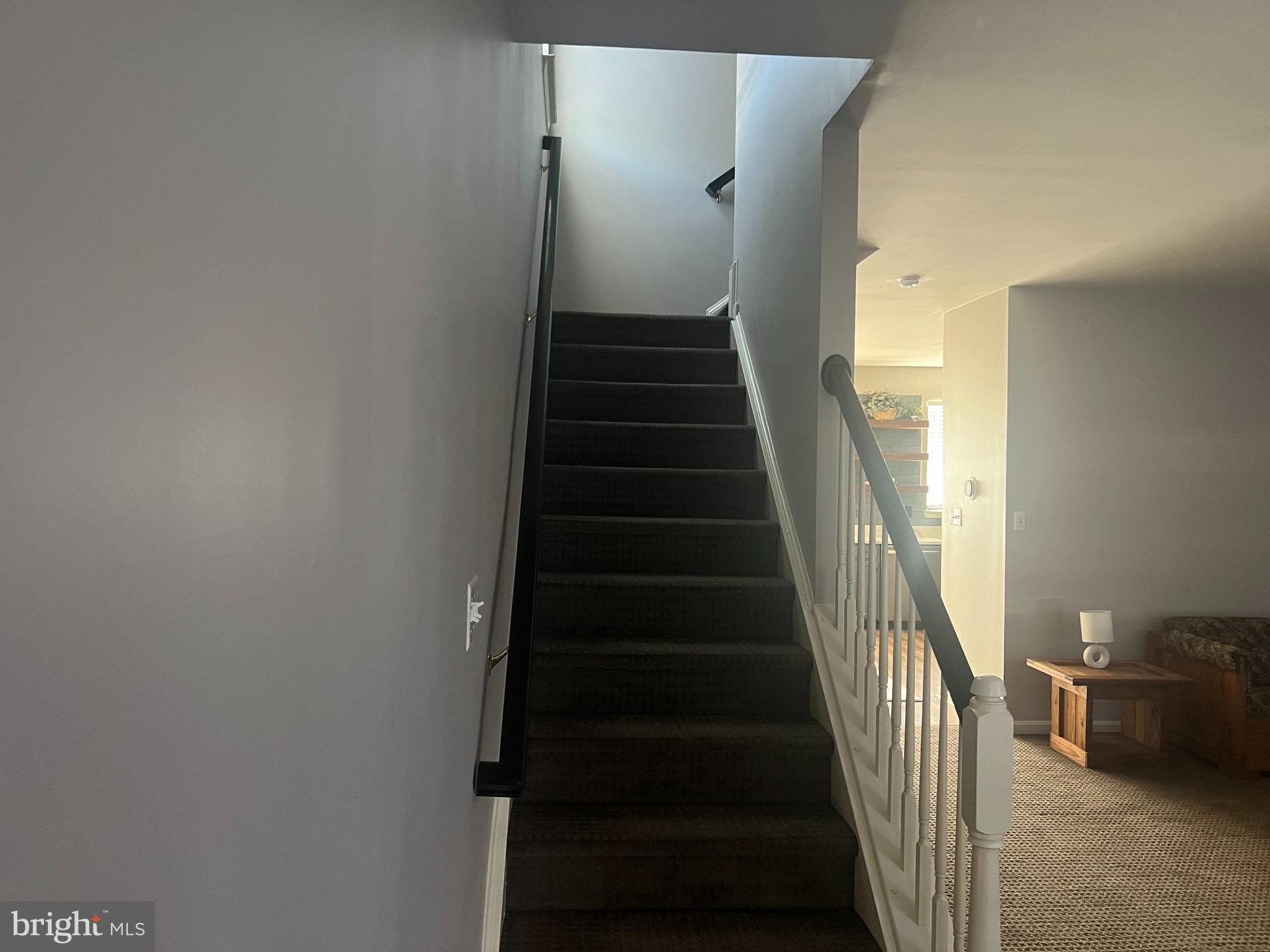 COLONIAL HILLS - Residential