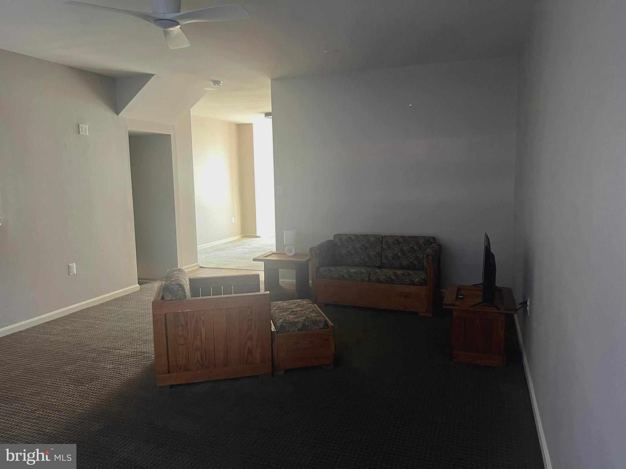 COLONIAL HILLS - Residential