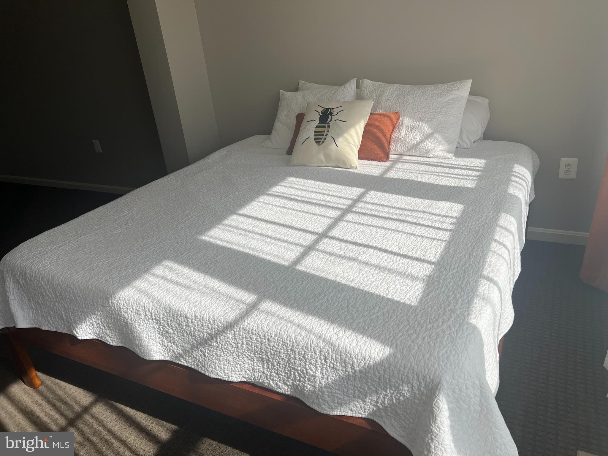 COLONIAL HILLS - Residential