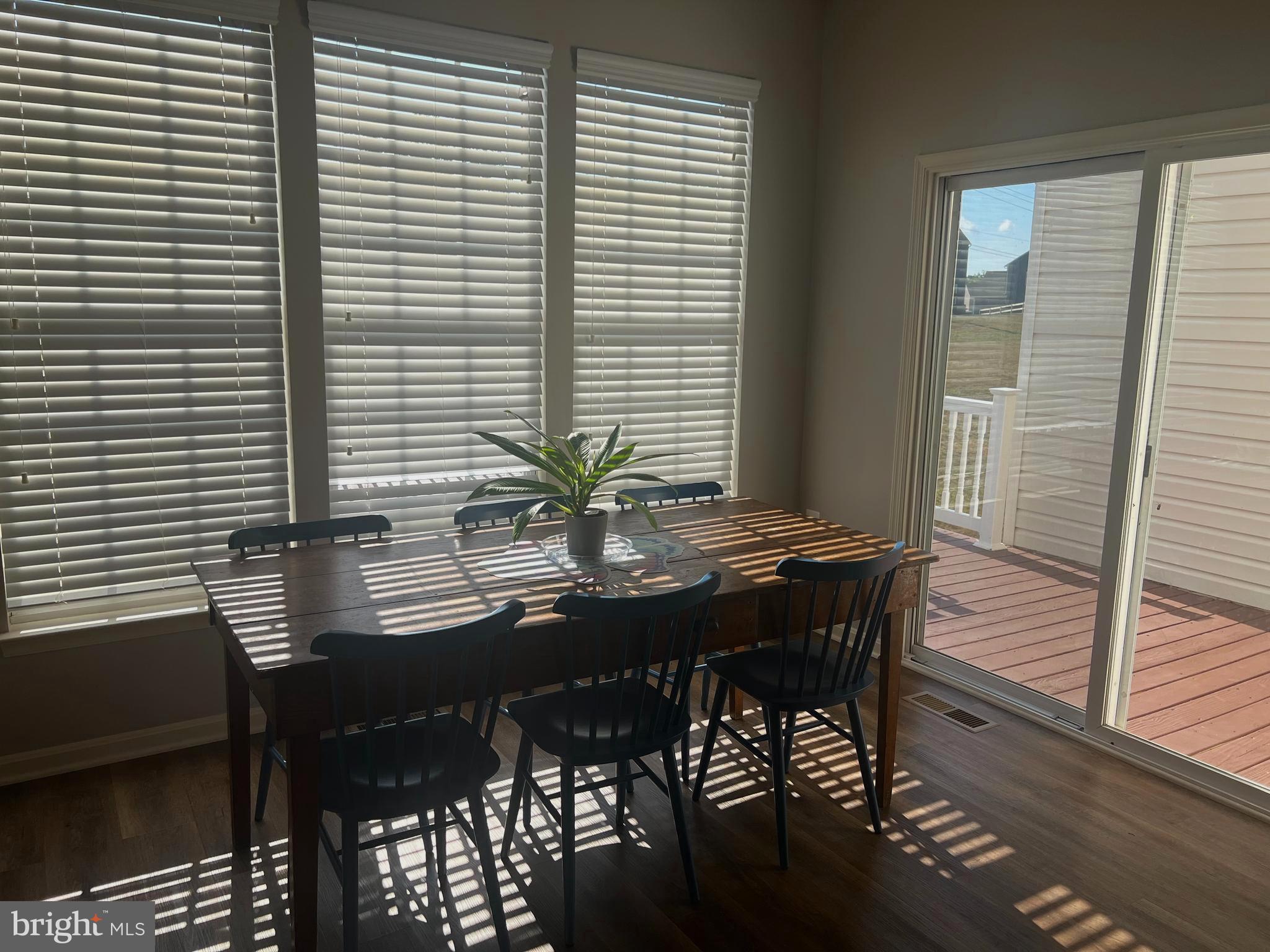 COLONIAL HILLS - Residential