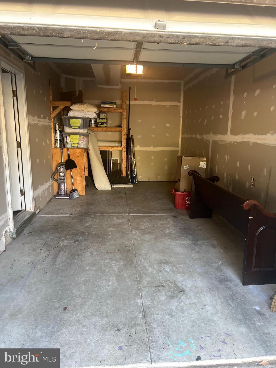 COLONIAL HILLS - Residential