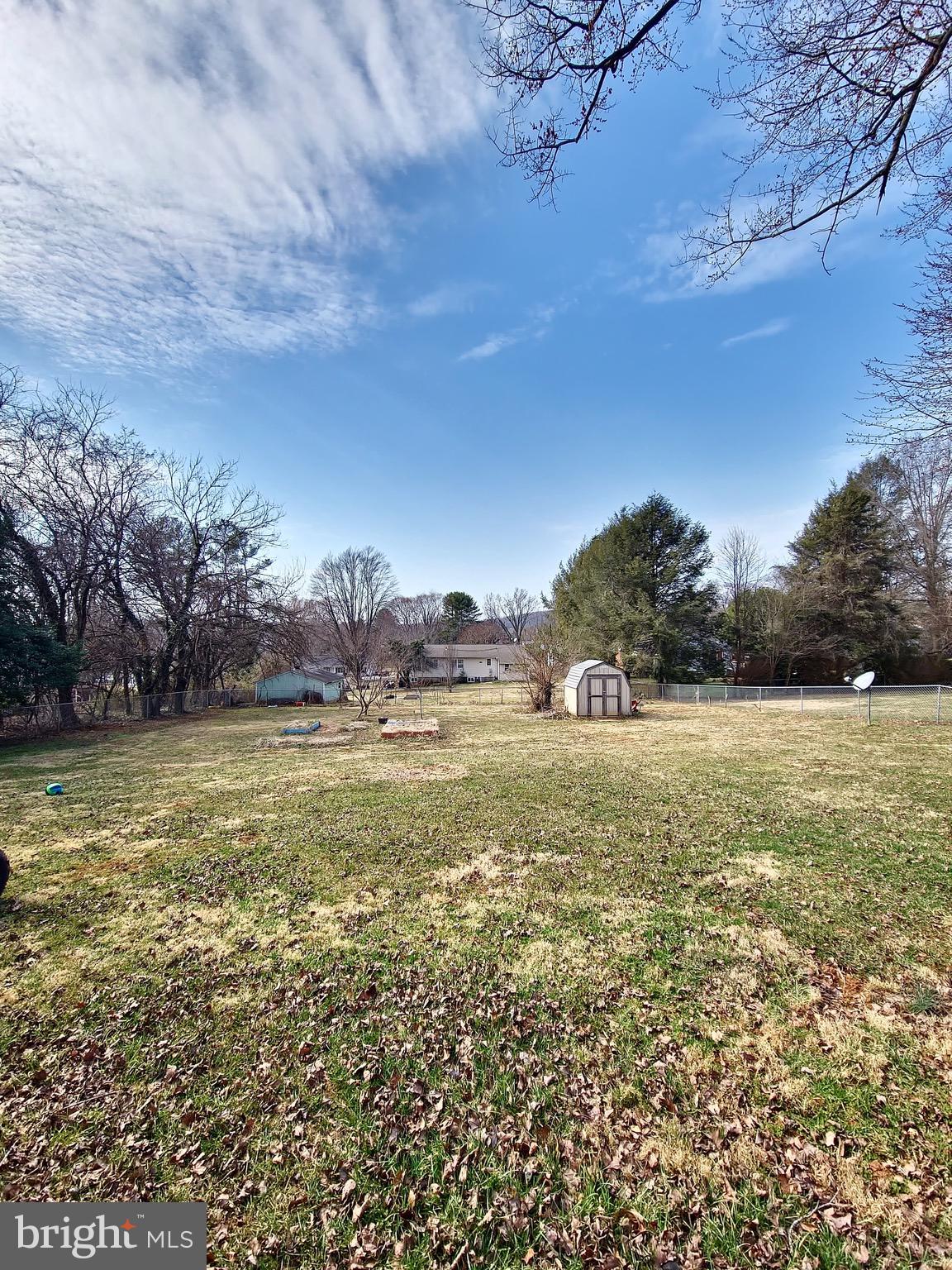 FOXHILLS - Residential