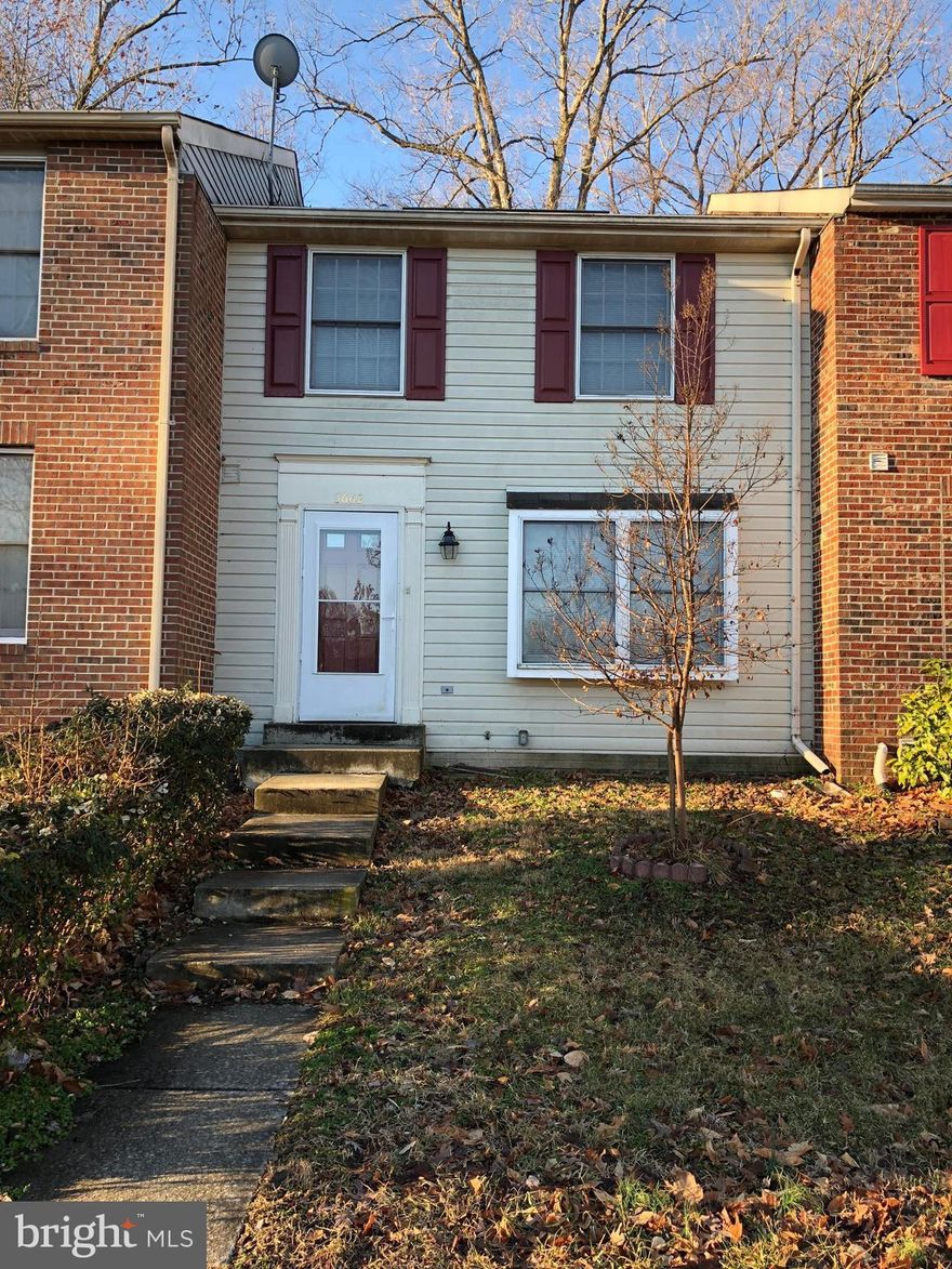 Lovely townhome just minutes from Quantico and I-95. 3 bedrooms, 2 full baths, 1 half bath, 3 finished levels.  Spacious kitchen with granite counters and updated cabinets and appliances.  Walk-in master bedroom closet, washer/dryer, fenced back yard.  Vacant and move in ready.