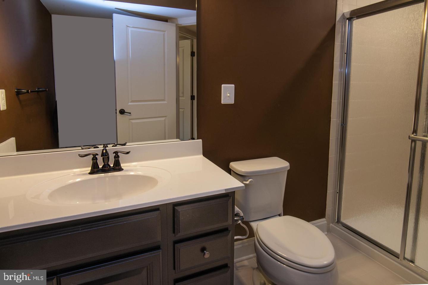 HOADLY MANOR - Residential Lease