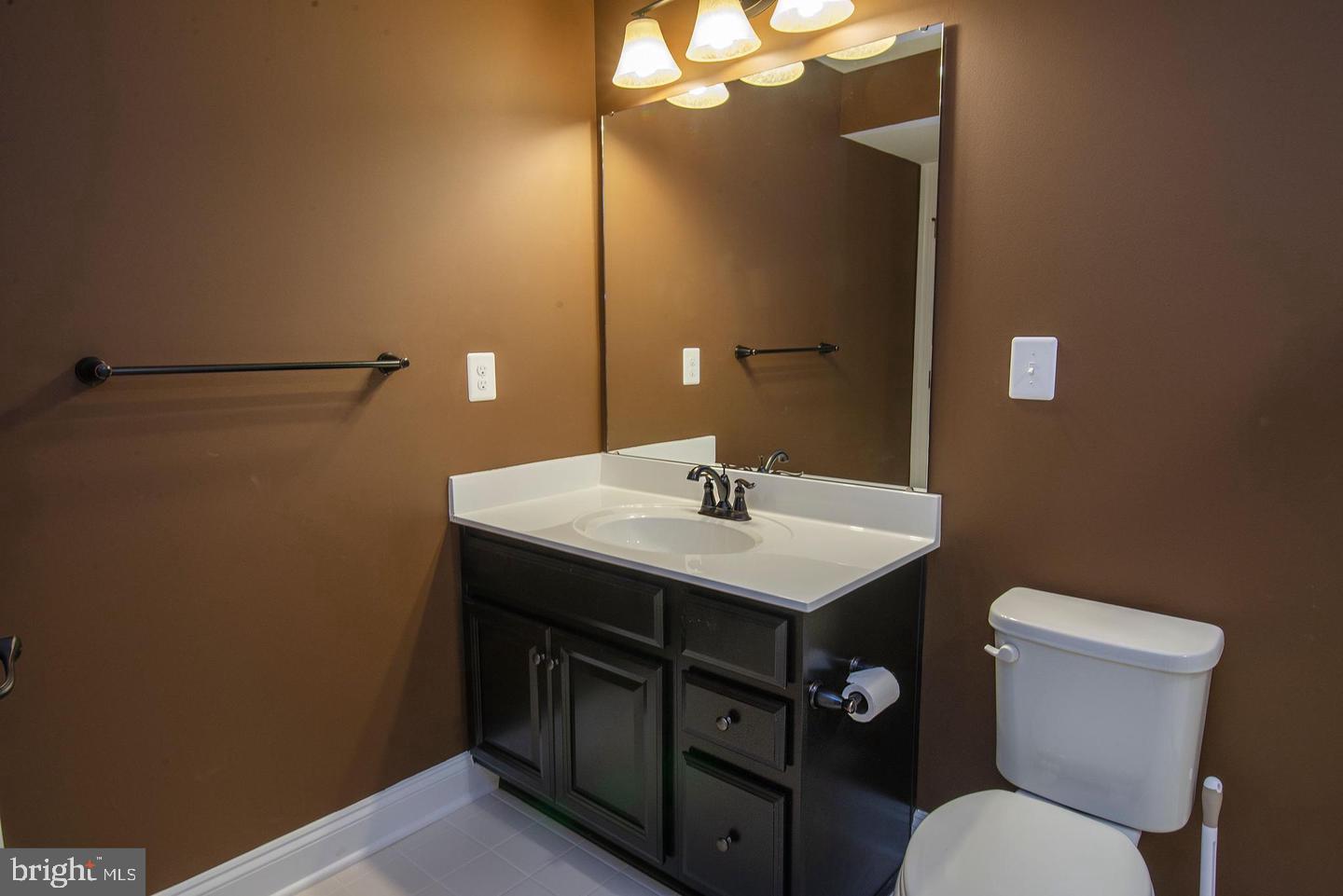 HOADLY MANOR - Residential Lease