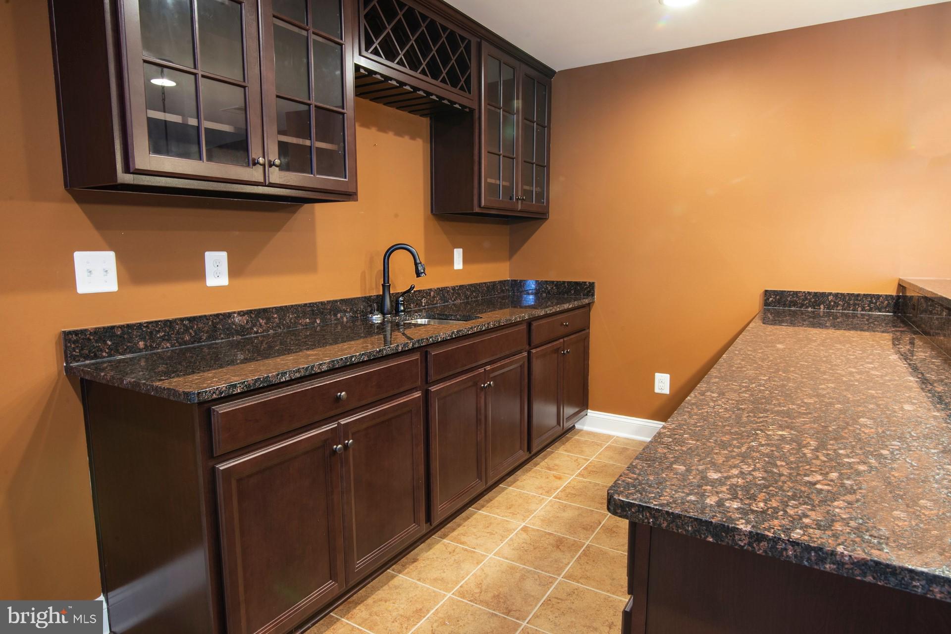 HOADLY MANOR - Residential Lease