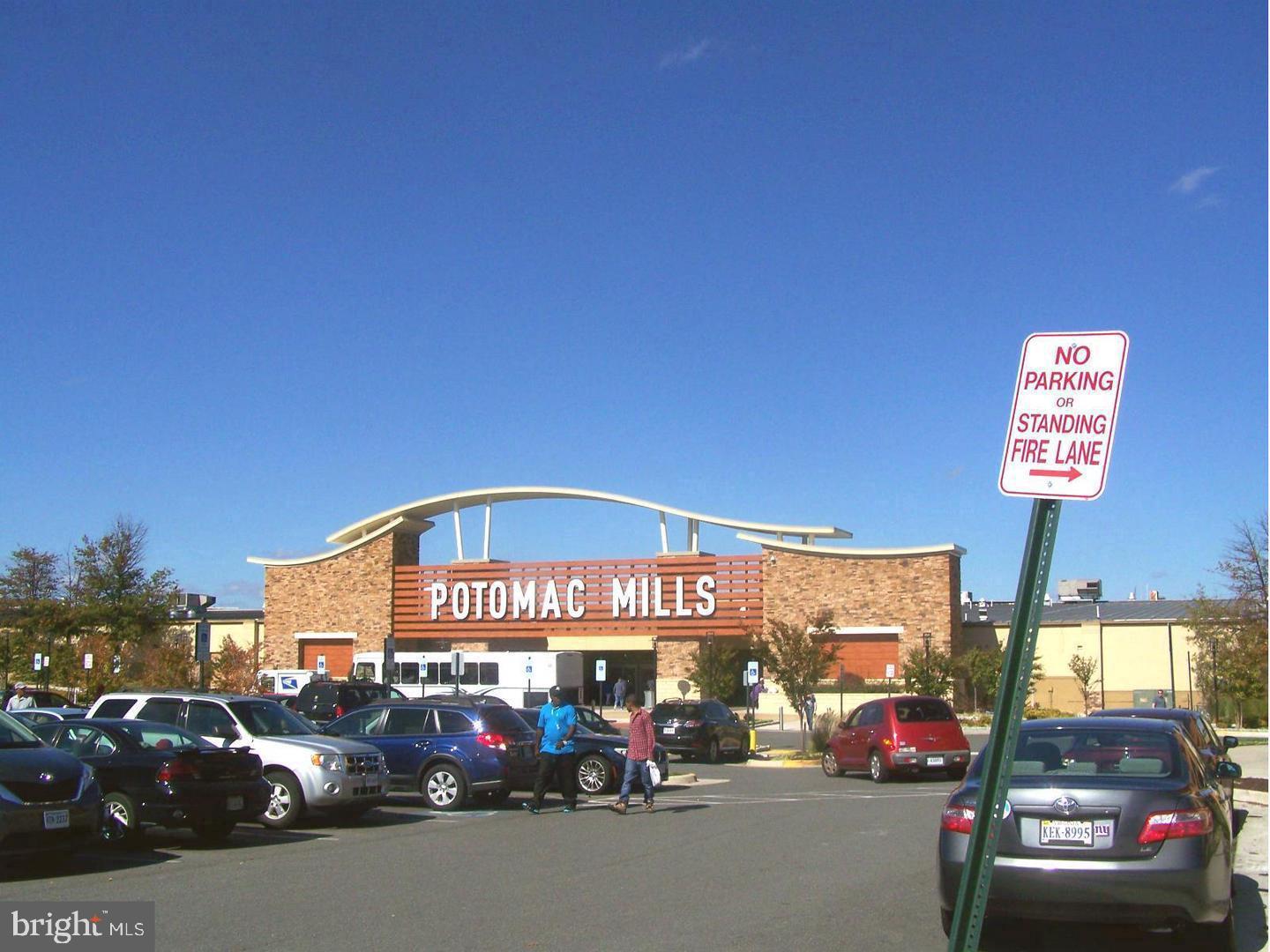 HOADLY MANOR - Residential Lease