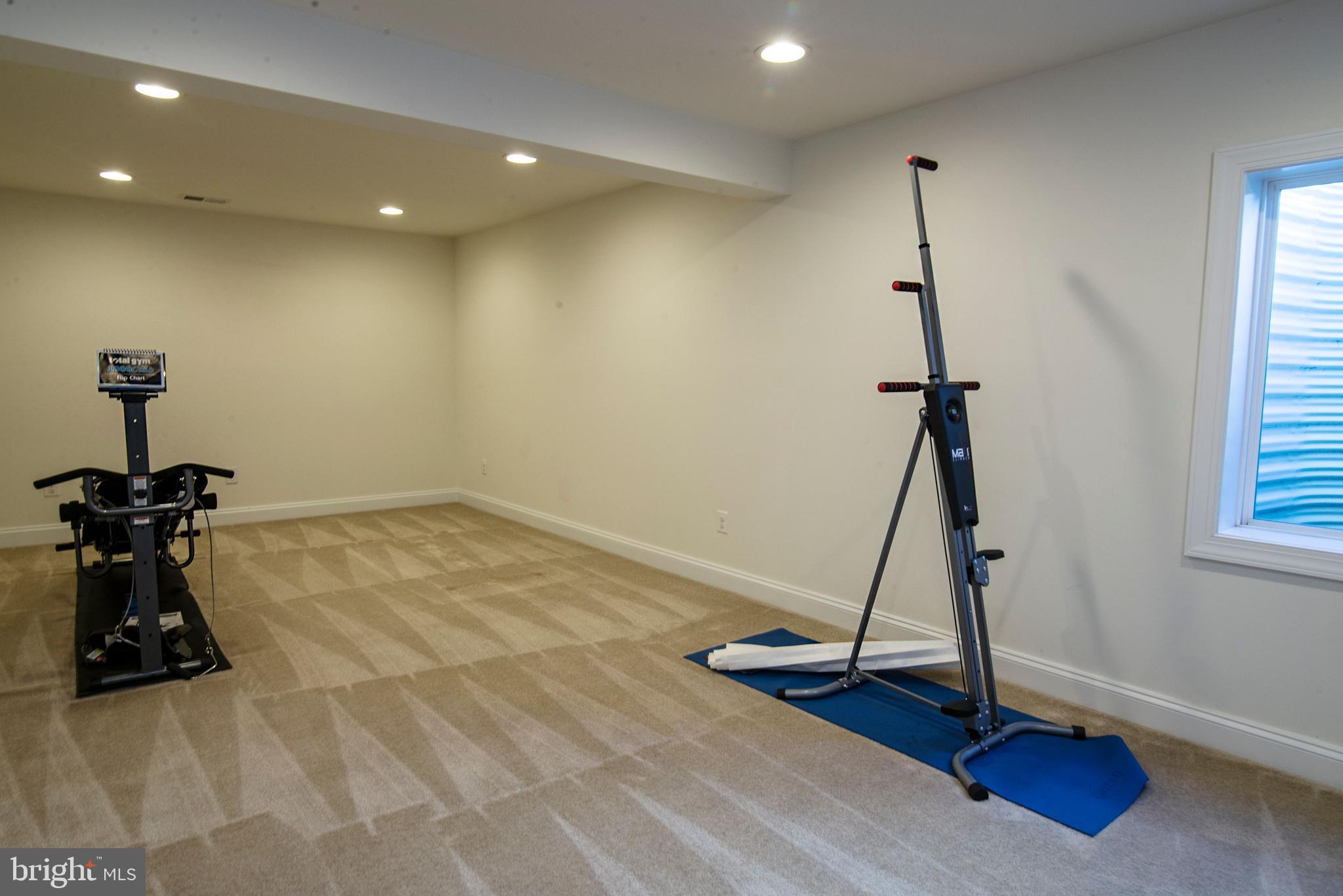 HOADLY MANOR - Residential Lease