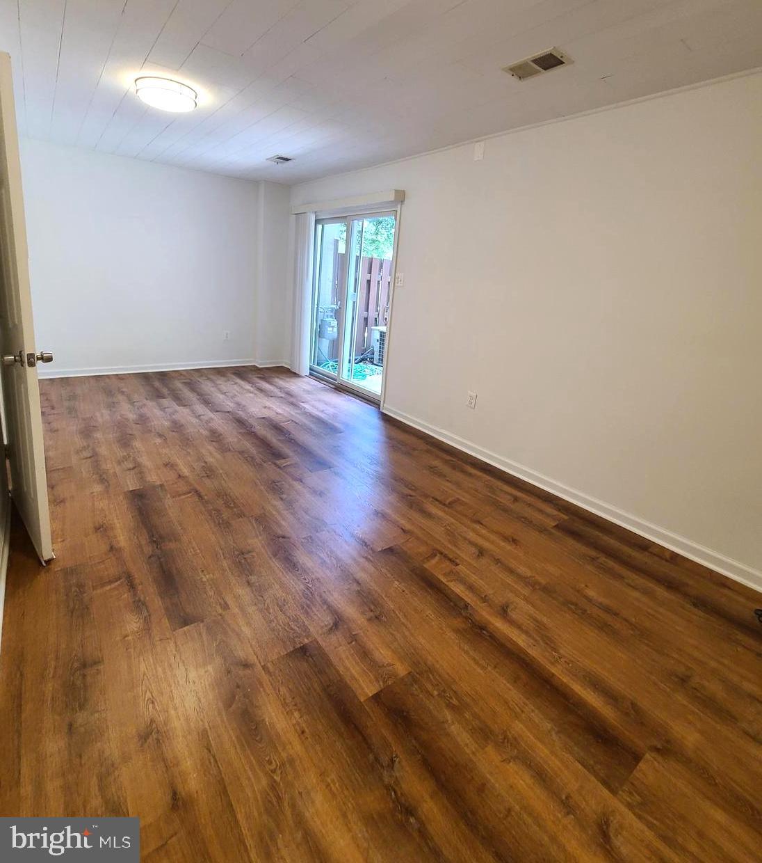 LINDEN SQUARE - Residential Lease