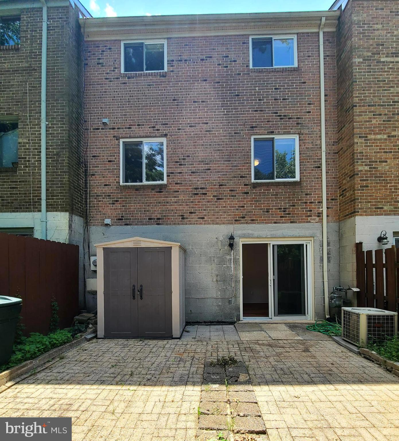 LINDEN SQUARE - Residential Lease