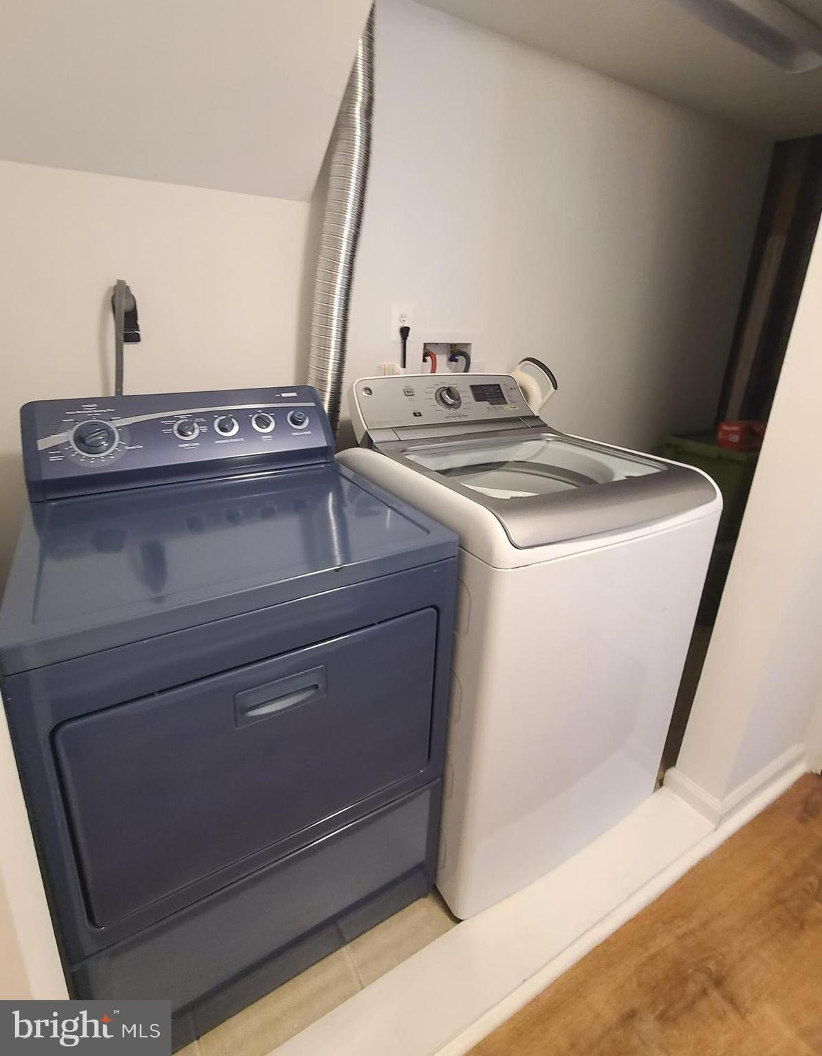 LINDEN SQUARE - Residential Lease