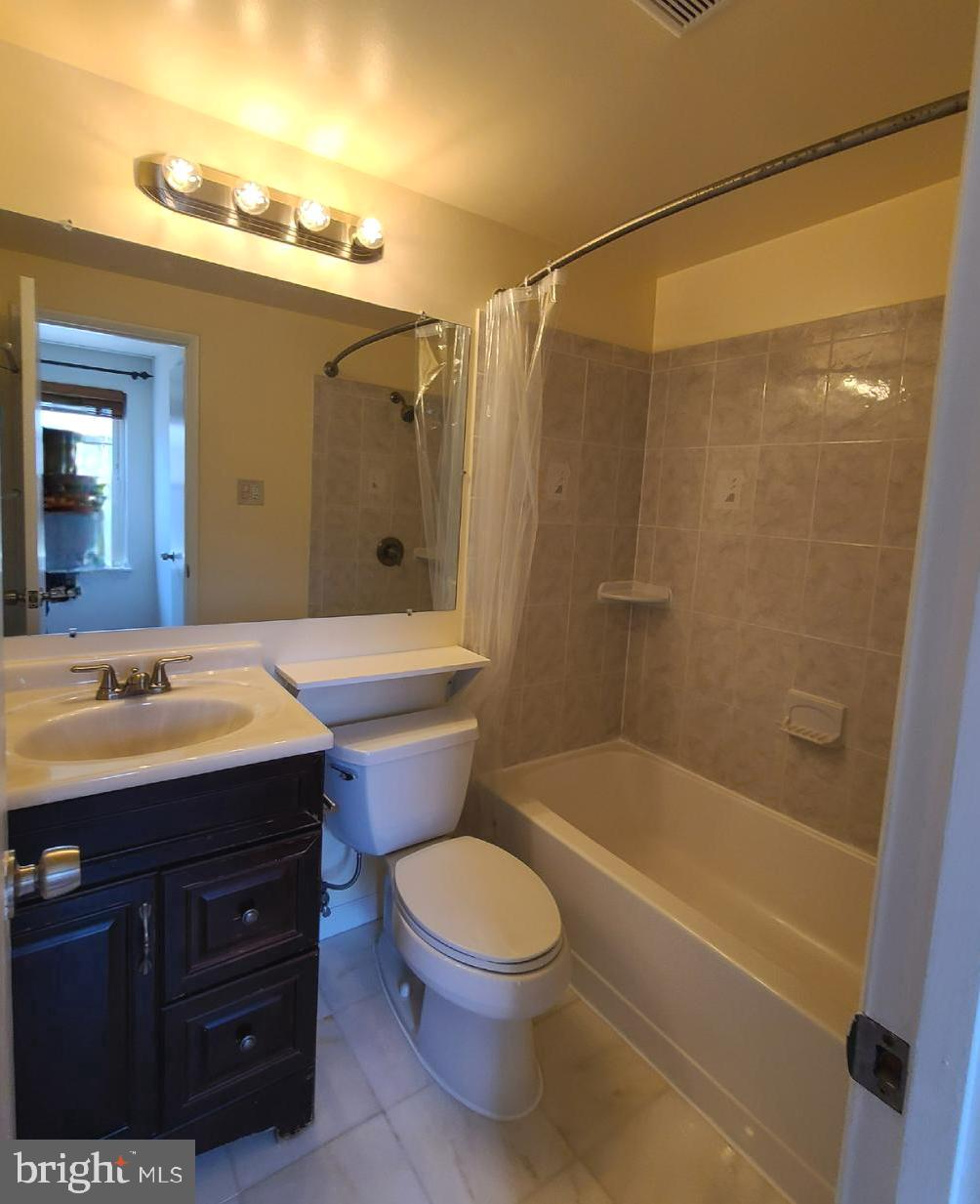 LINDEN SQUARE - Residential Lease