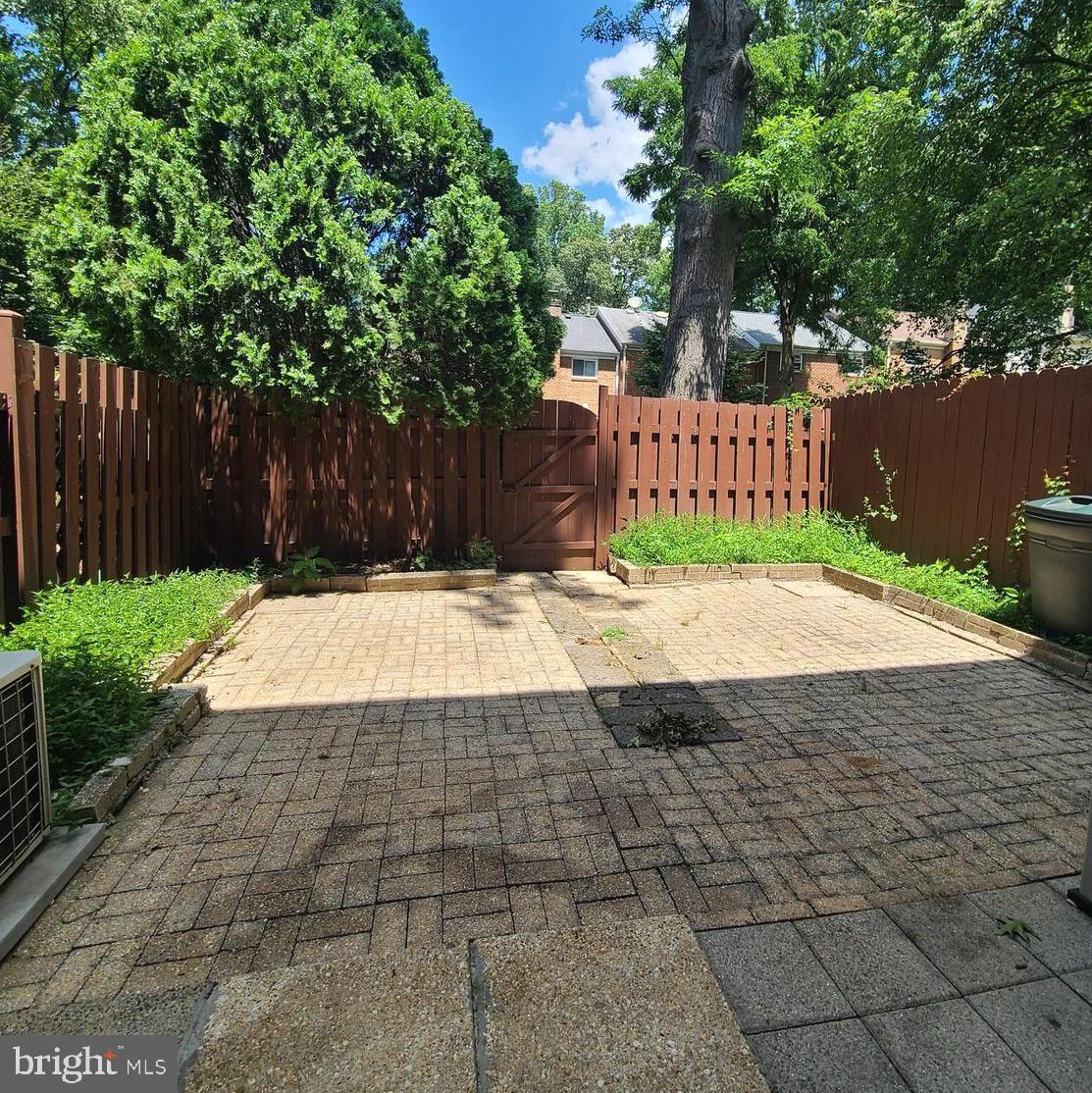 LINDEN SQUARE - Residential Lease