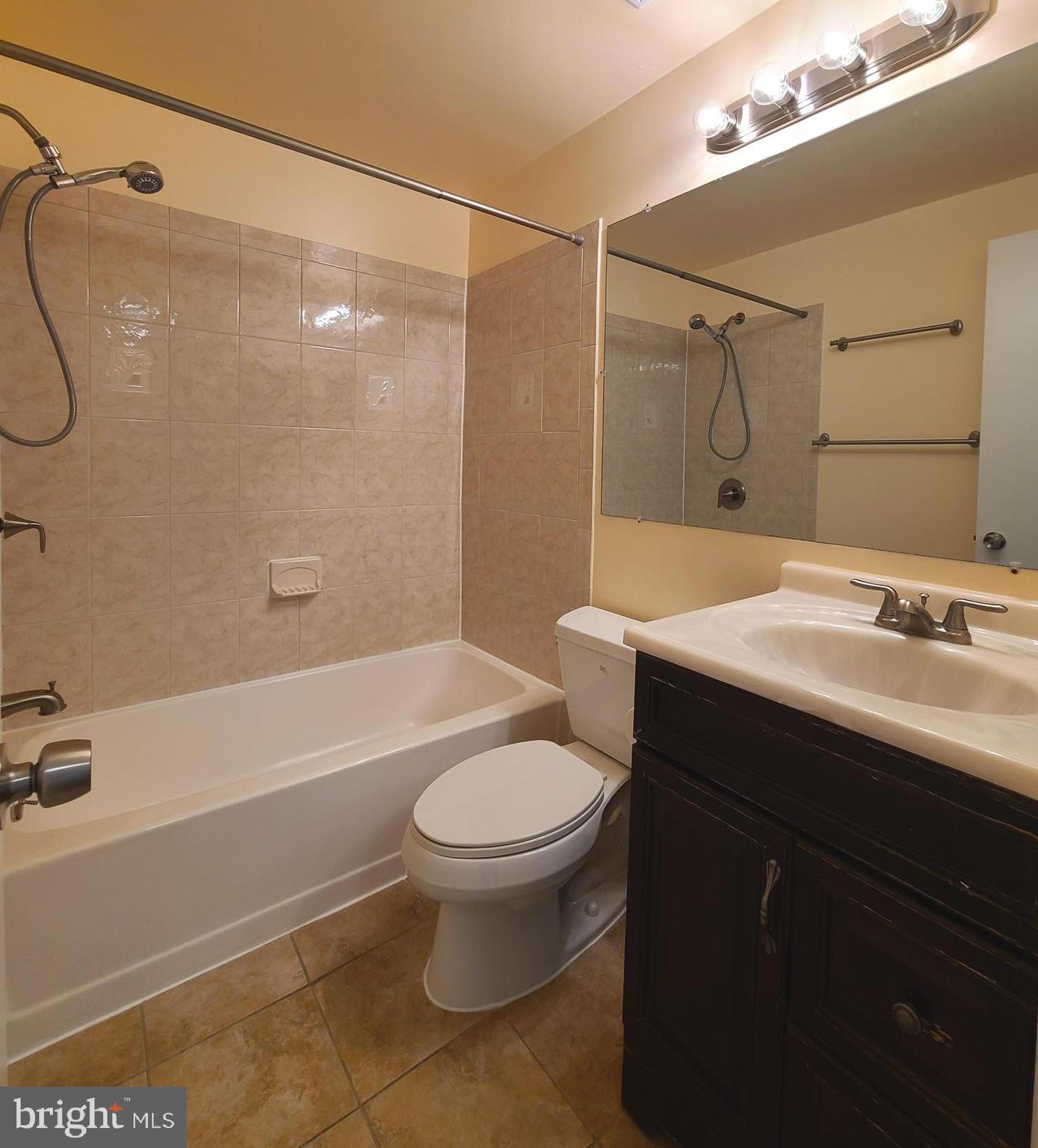 LINDEN SQUARE - Residential Lease