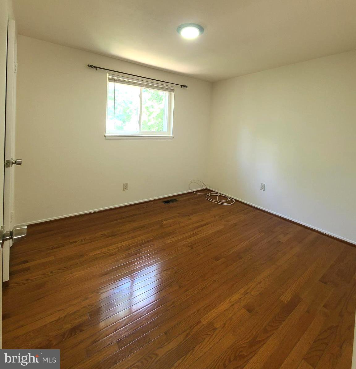 LINDEN SQUARE - Residential Lease