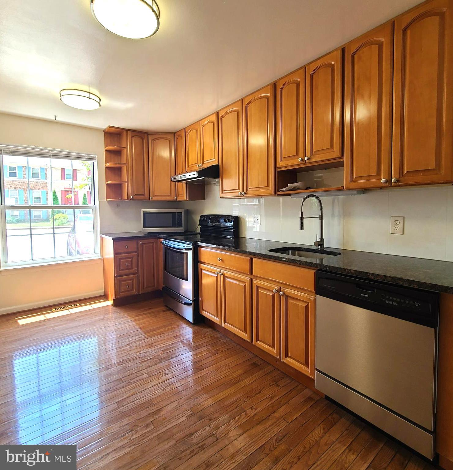 LINDEN SQUARE - Residential Lease