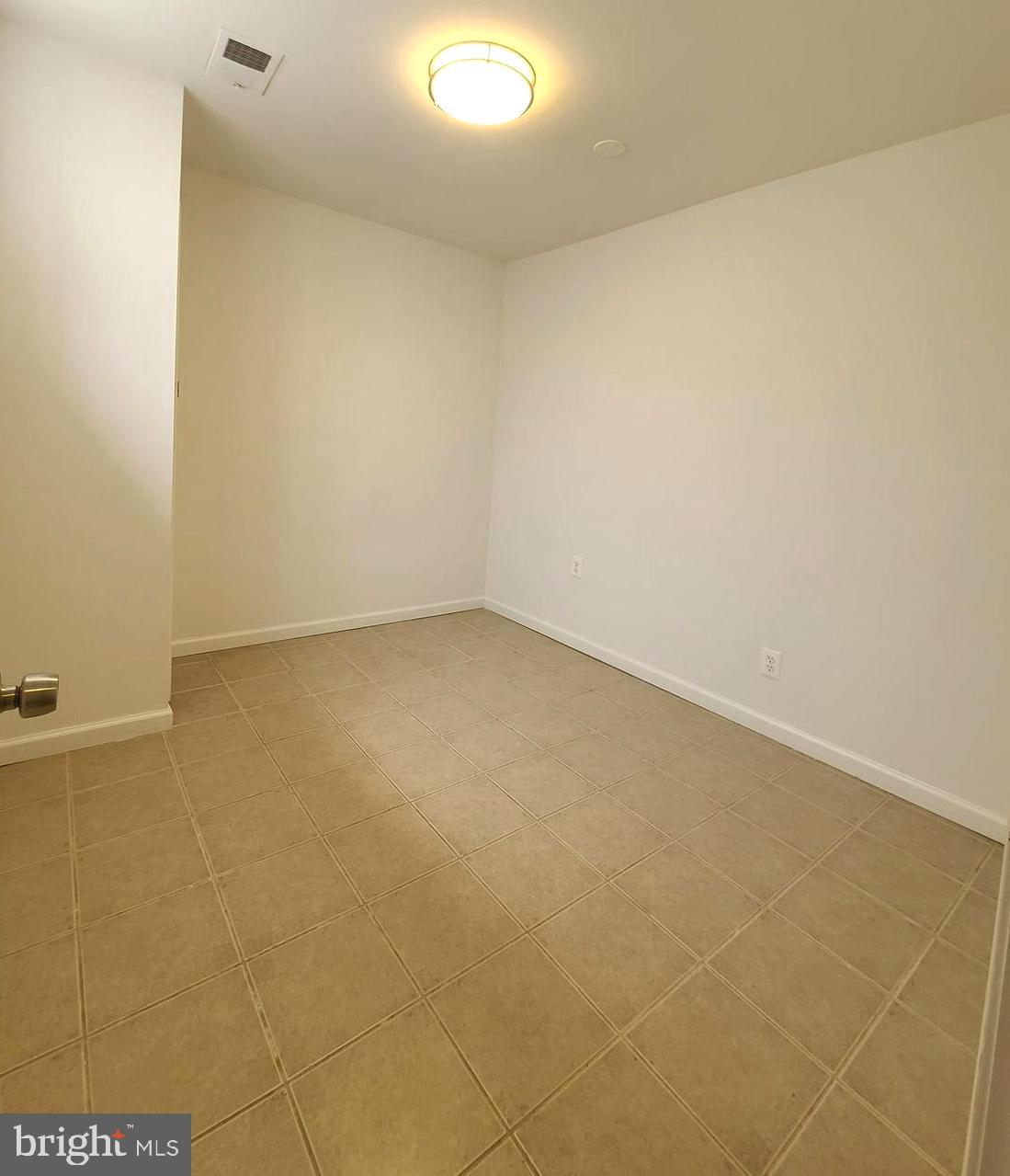 LINDEN SQUARE - Residential Lease