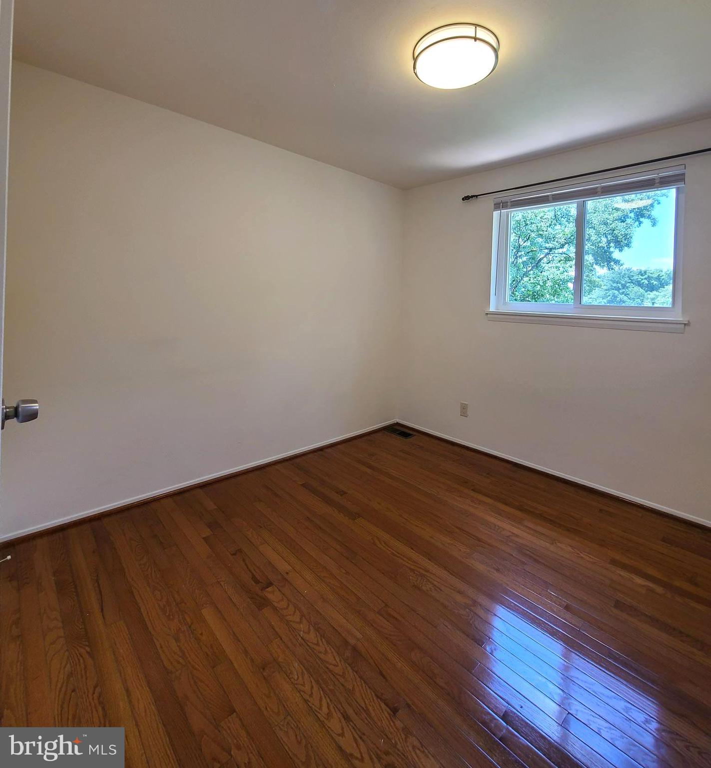 LINDEN SQUARE - Residential Lease