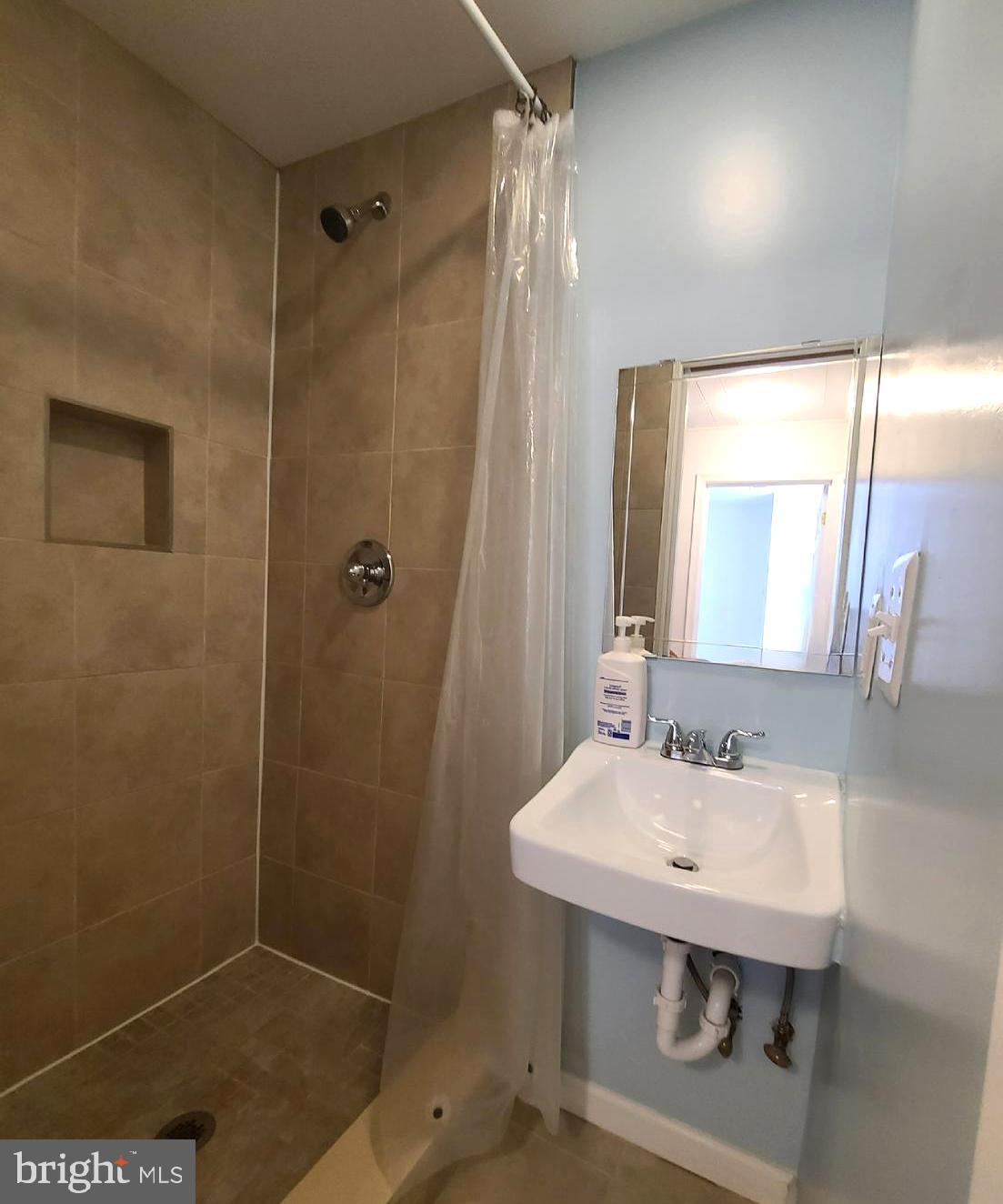 LINDEN SQUARE - Residential Lease