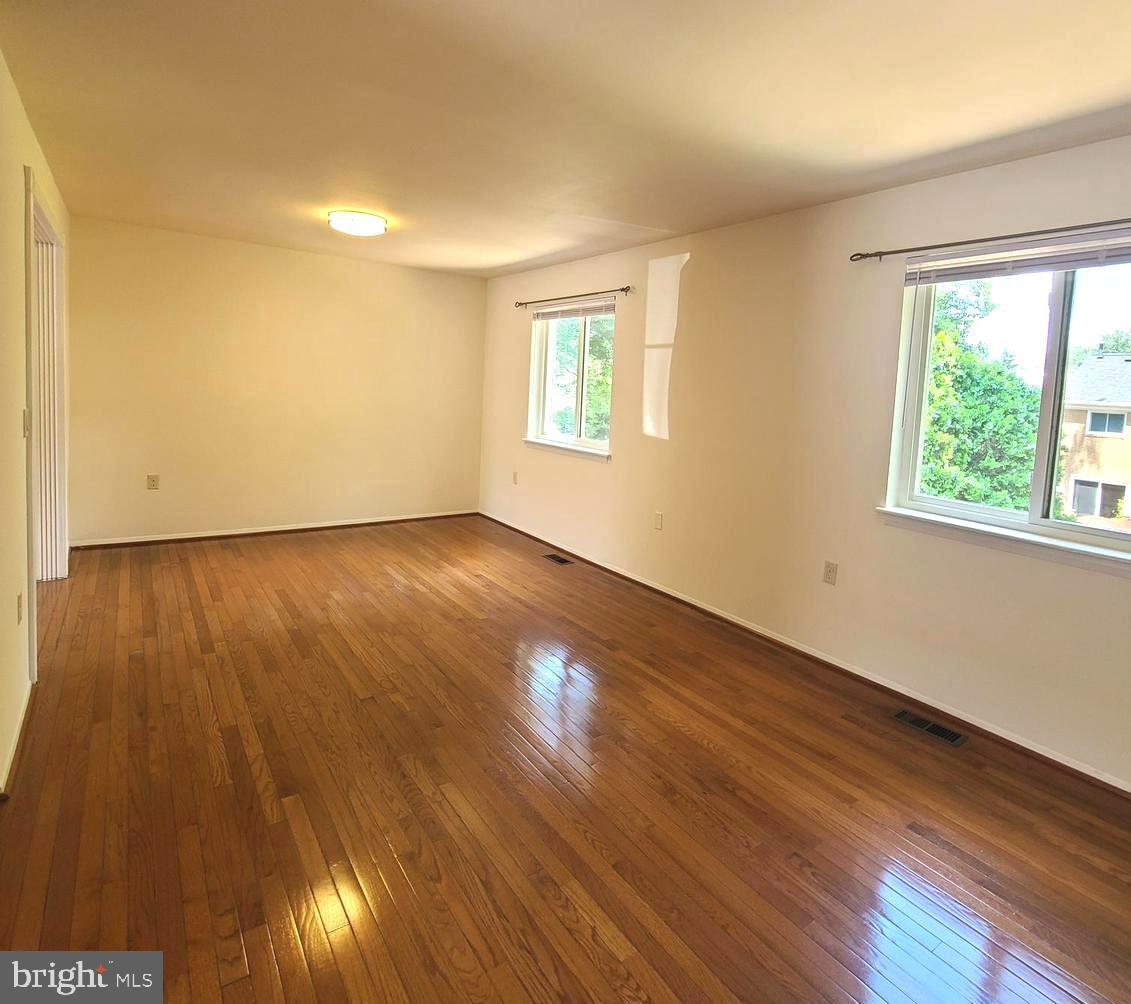 LINDEN SQUARE - Residential Lease