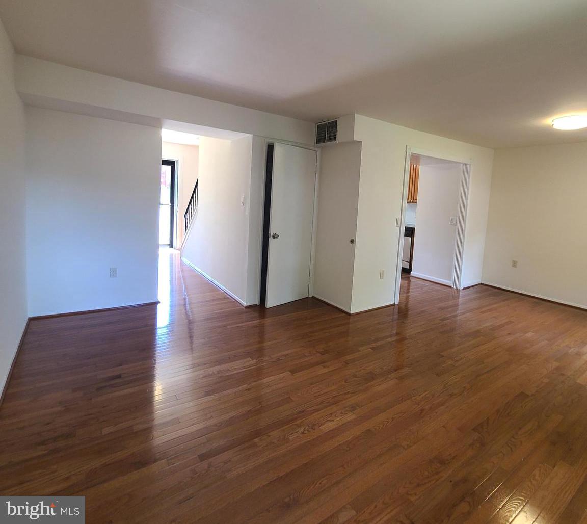 LINDEN SQUARE - Residential Lease