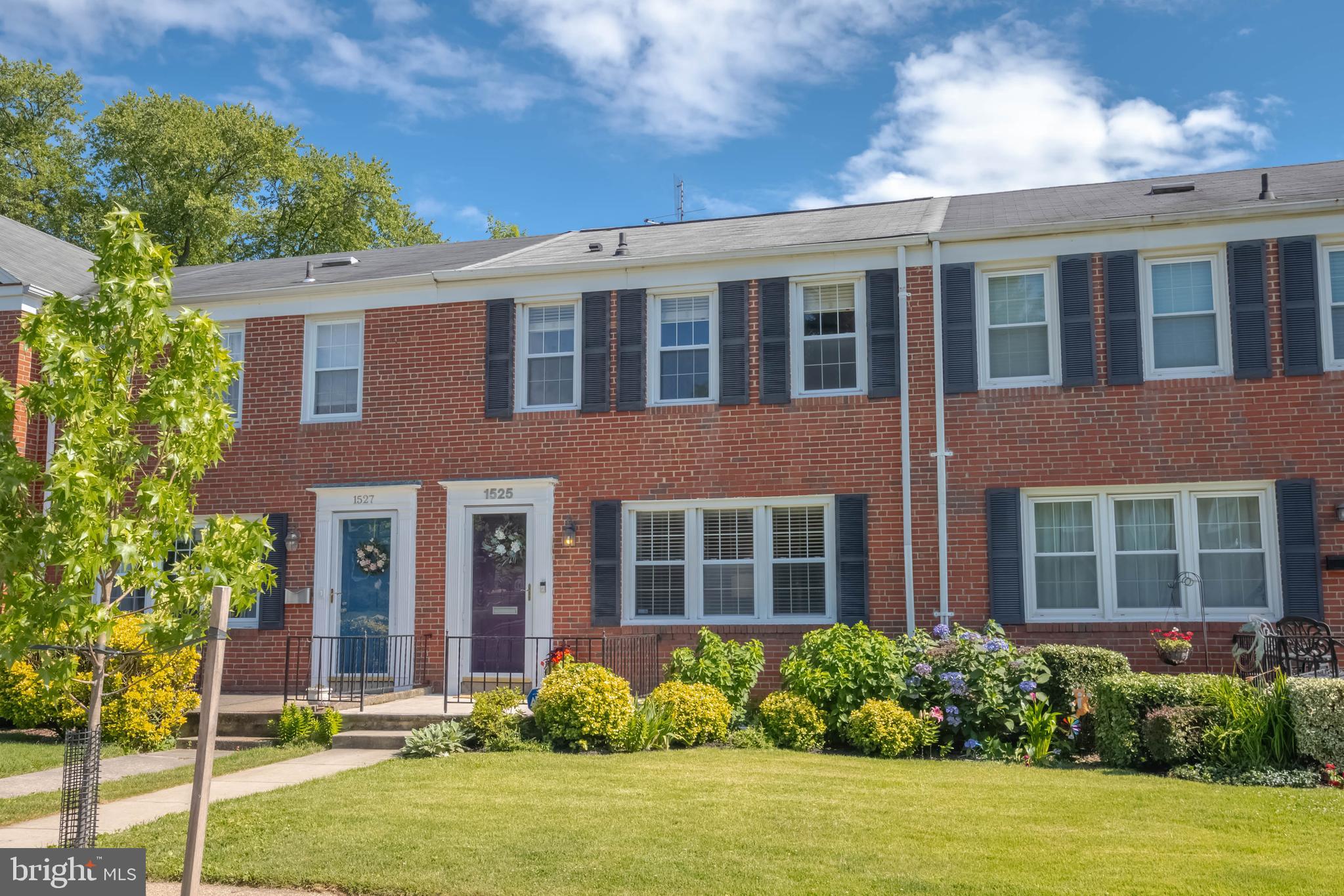 1525 DOXBURY ROAD