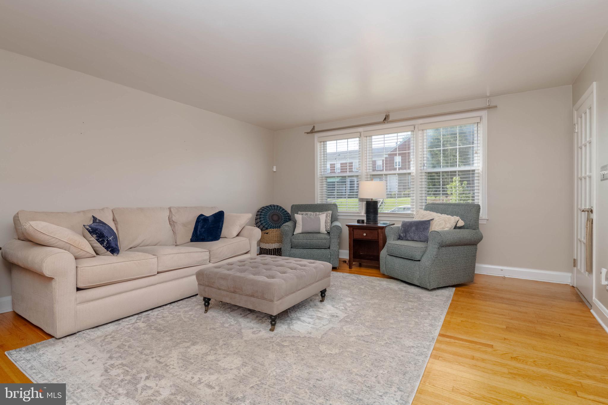 1525 DOXBURY ROAD