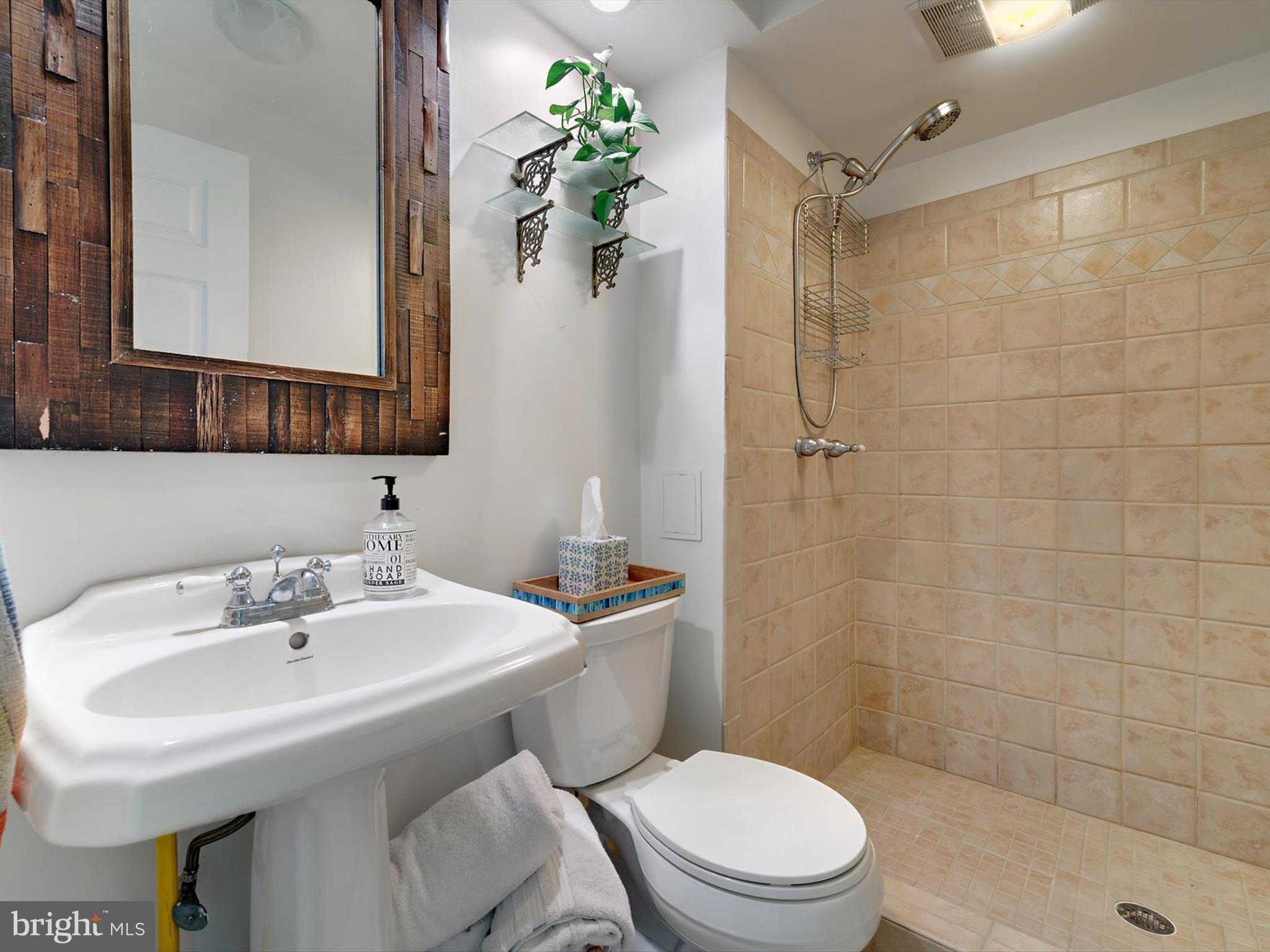 ROMAR ESTATES - Residential