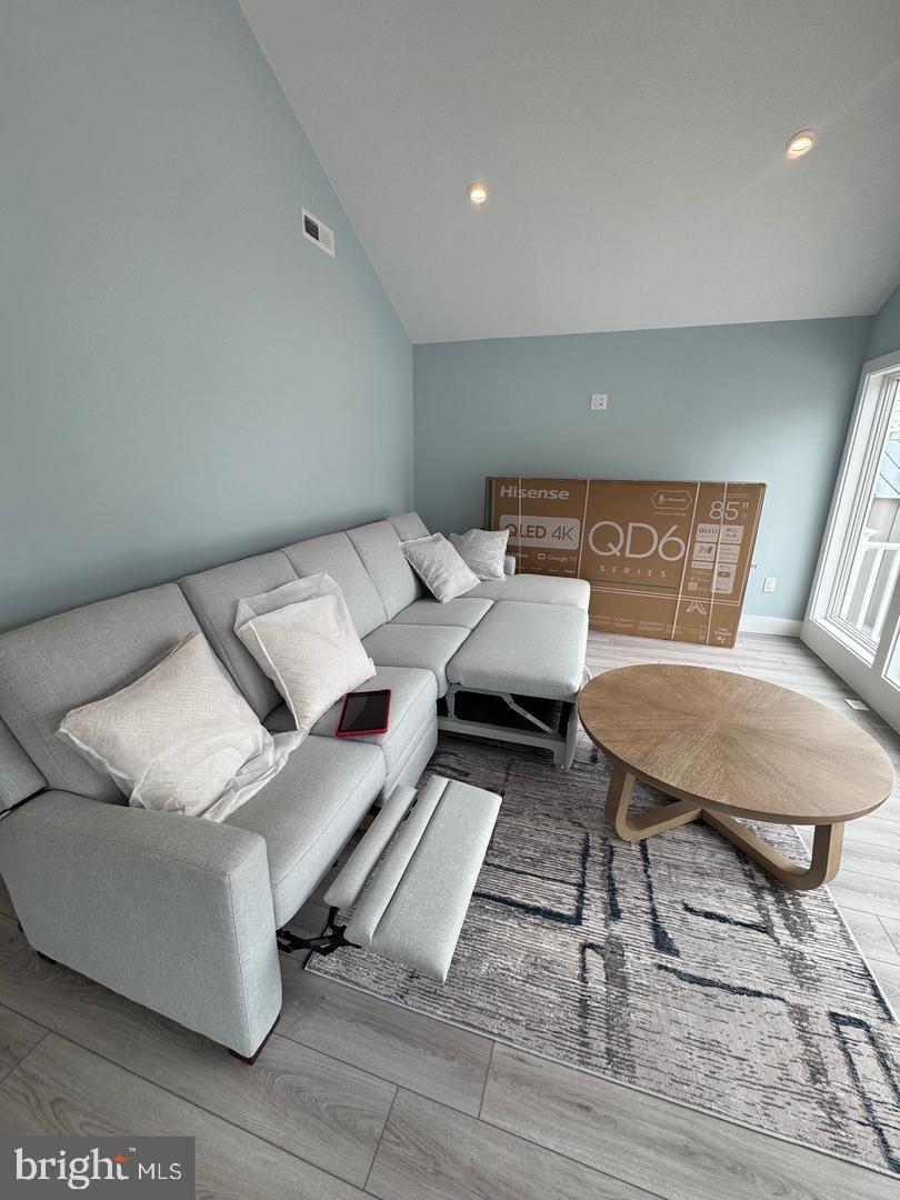 CAINE KEYS II - Residential Lease